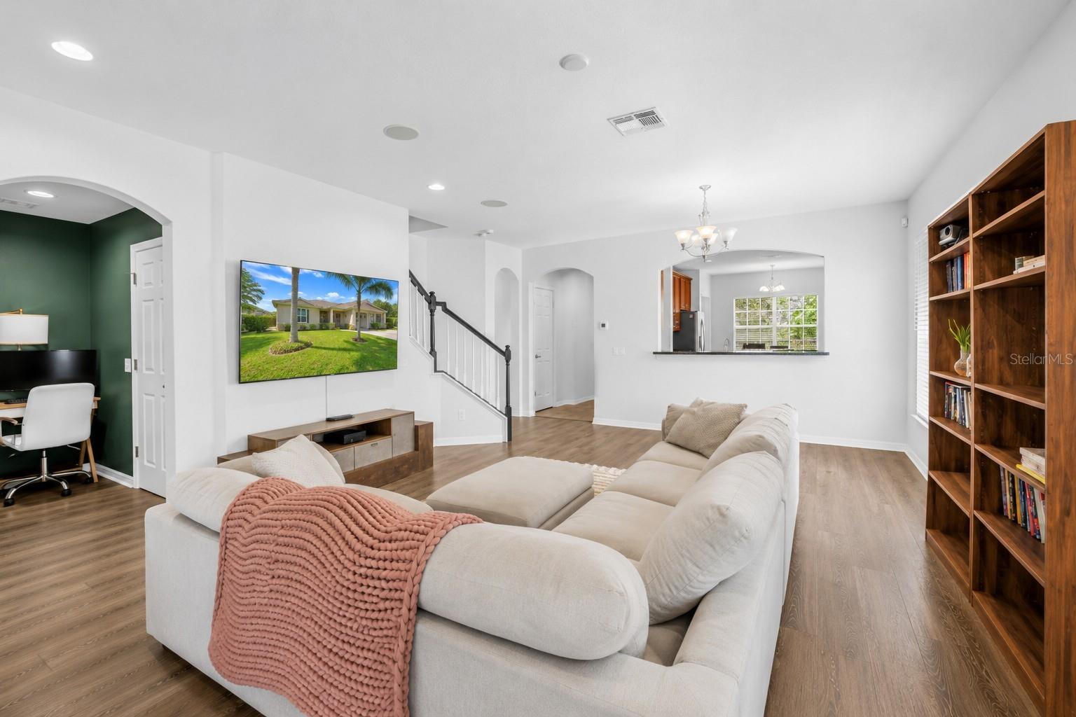 Living/Dining Area