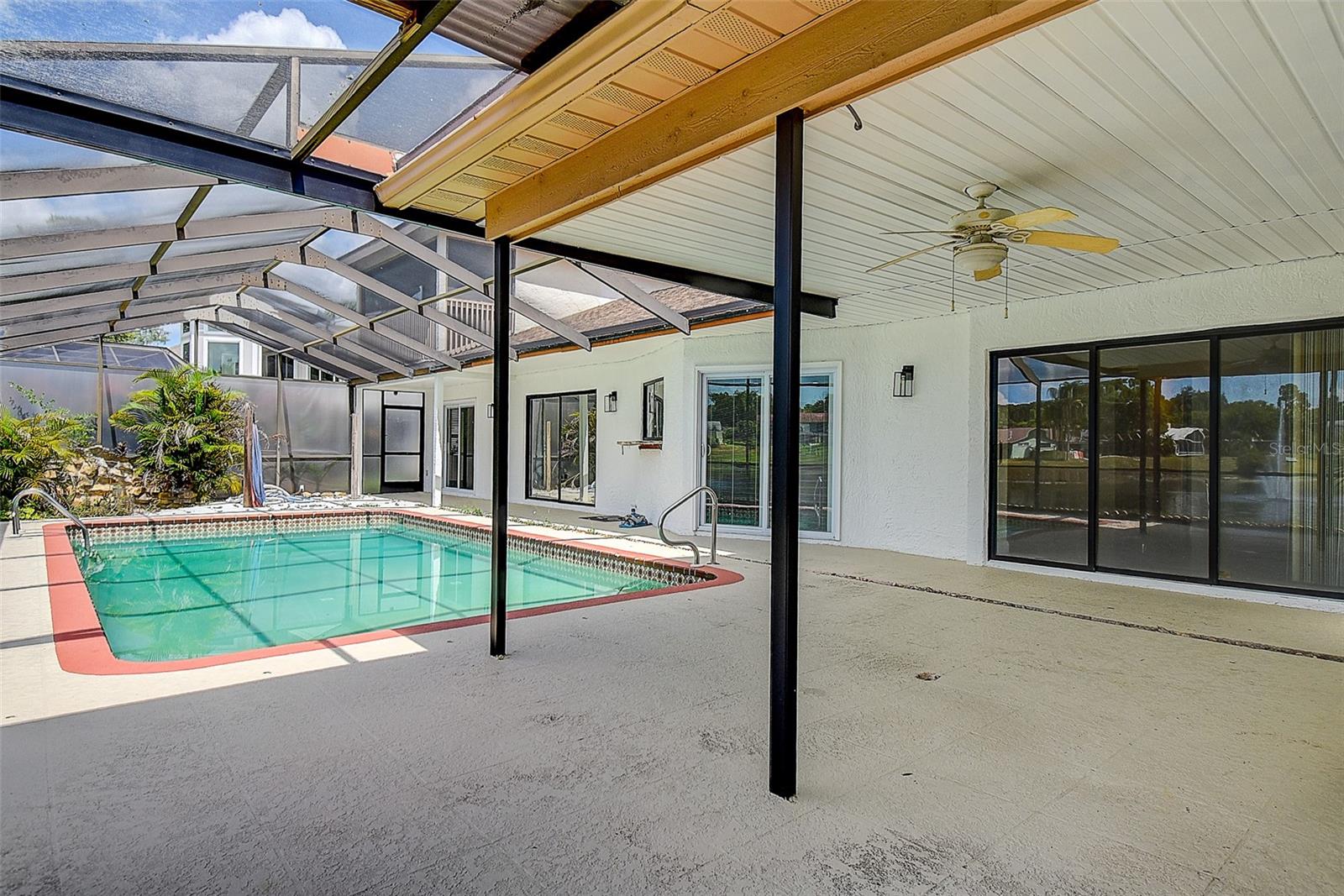 TB8525279