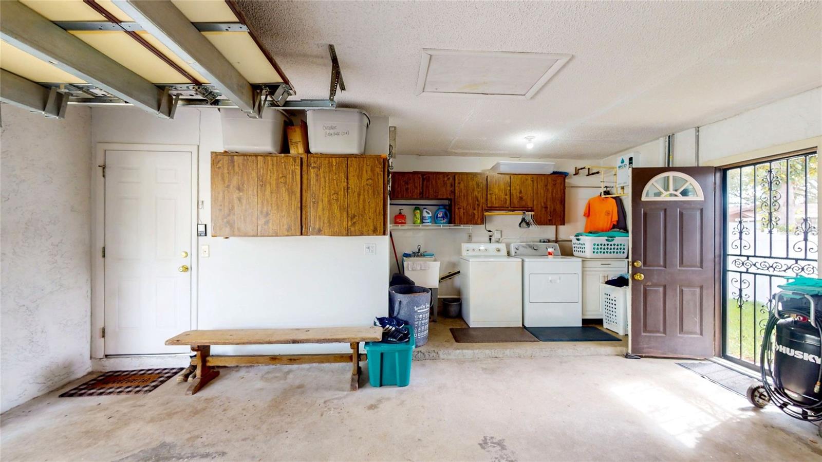 Garage - Laundry