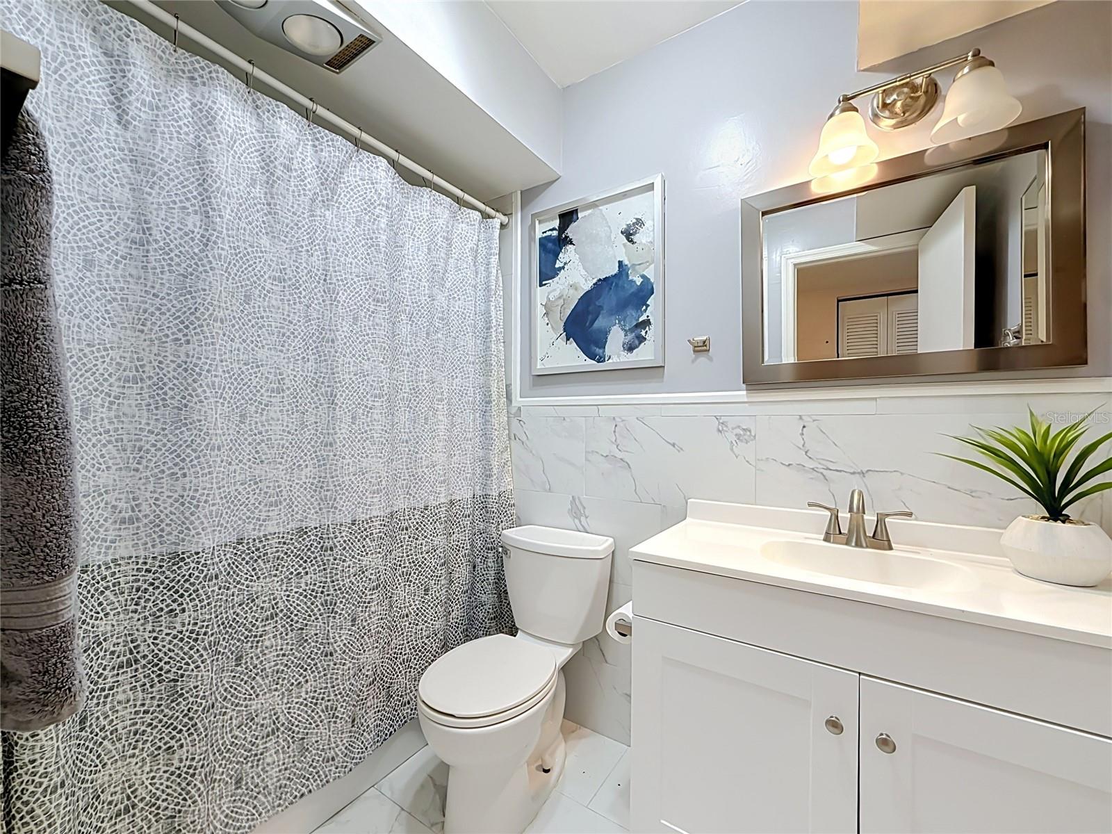 Guest Bath with Tub/Shower