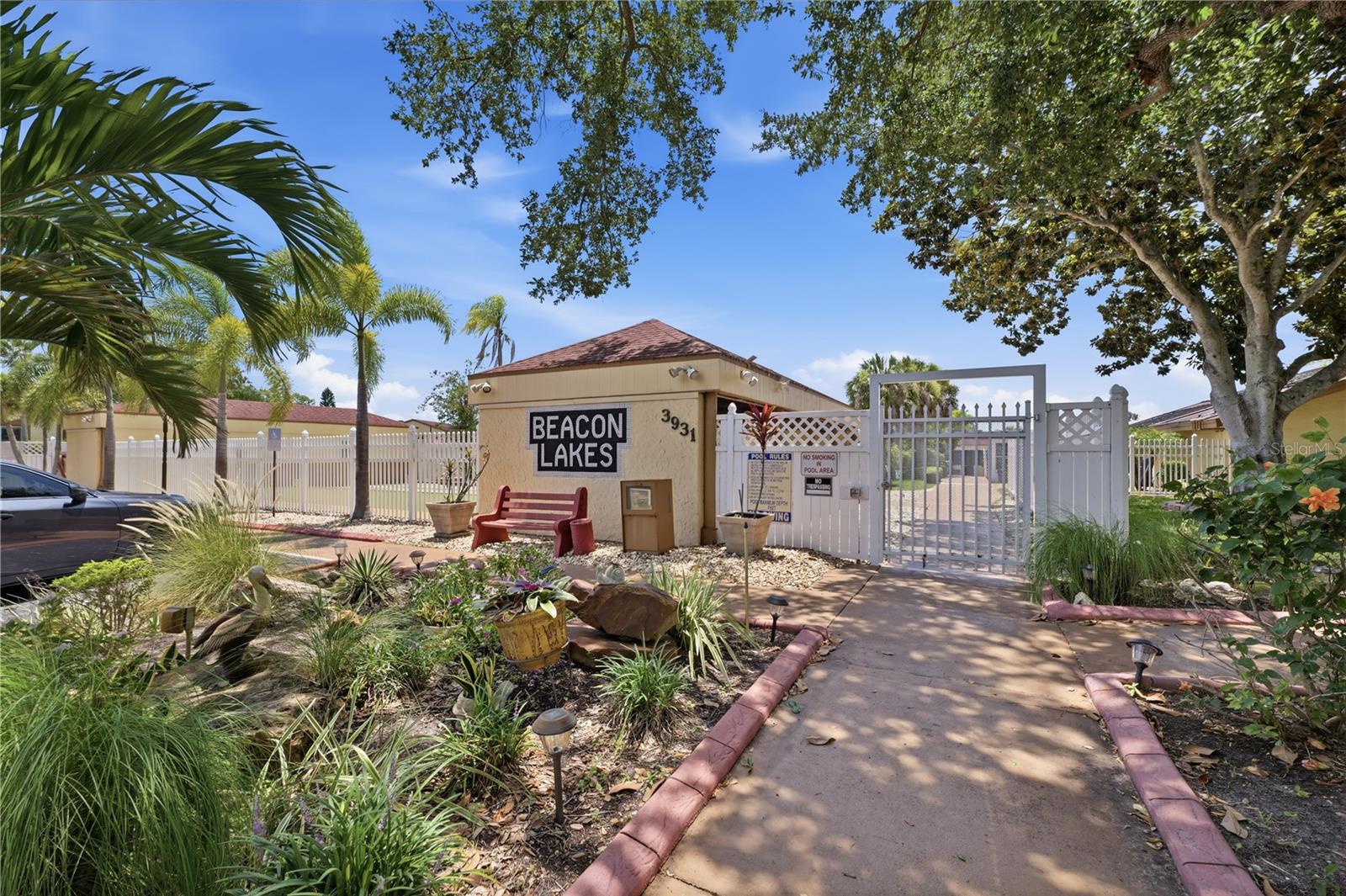 Pool area / Clubhouse