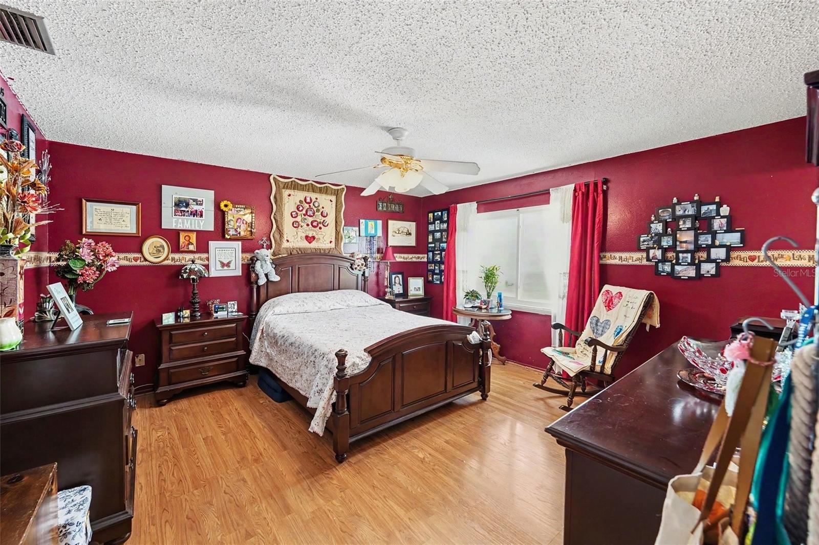 The expansive master bedroom boasts an en-suite bathroom and a walk-in closet.