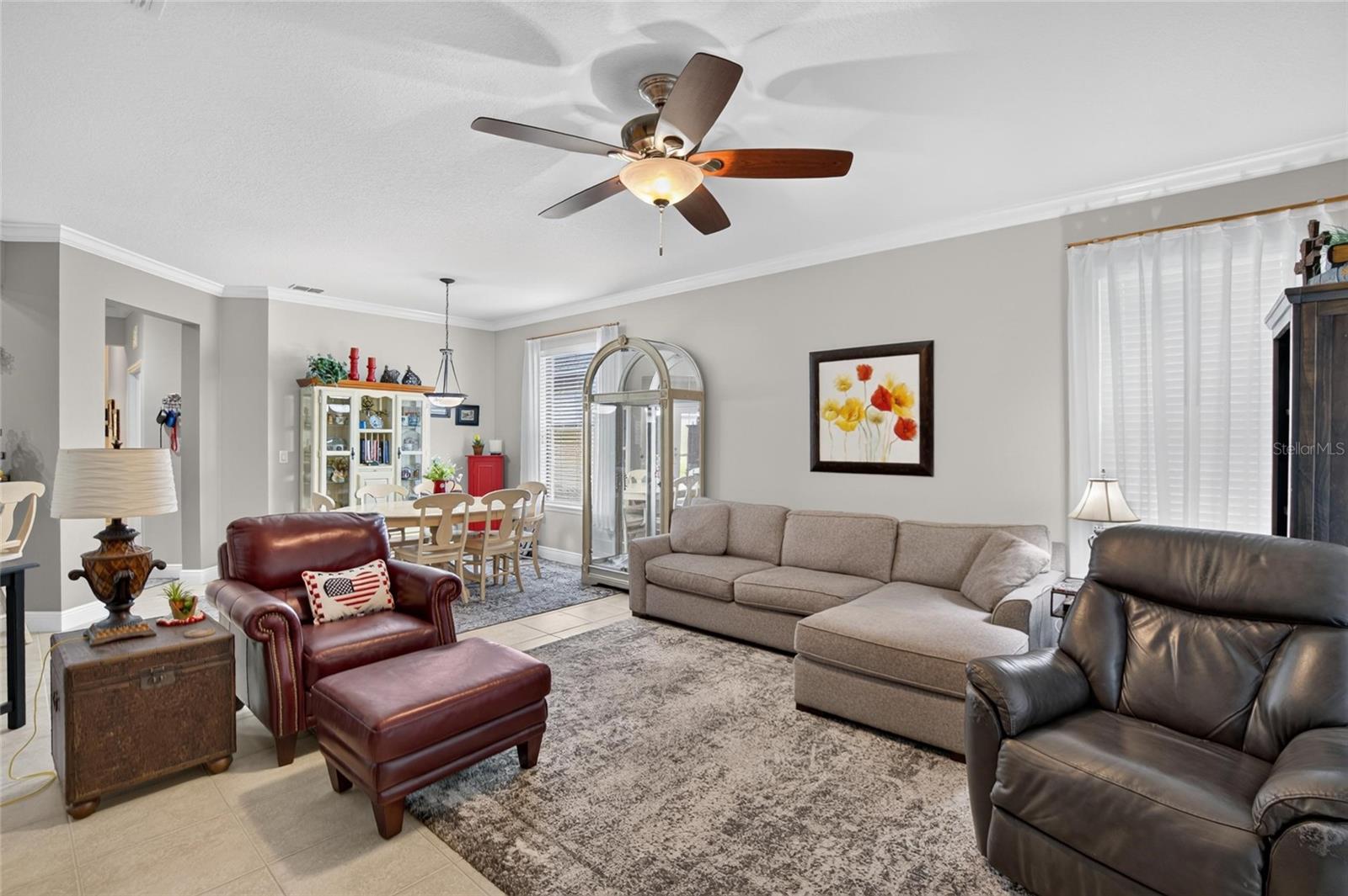 Living room/dining room