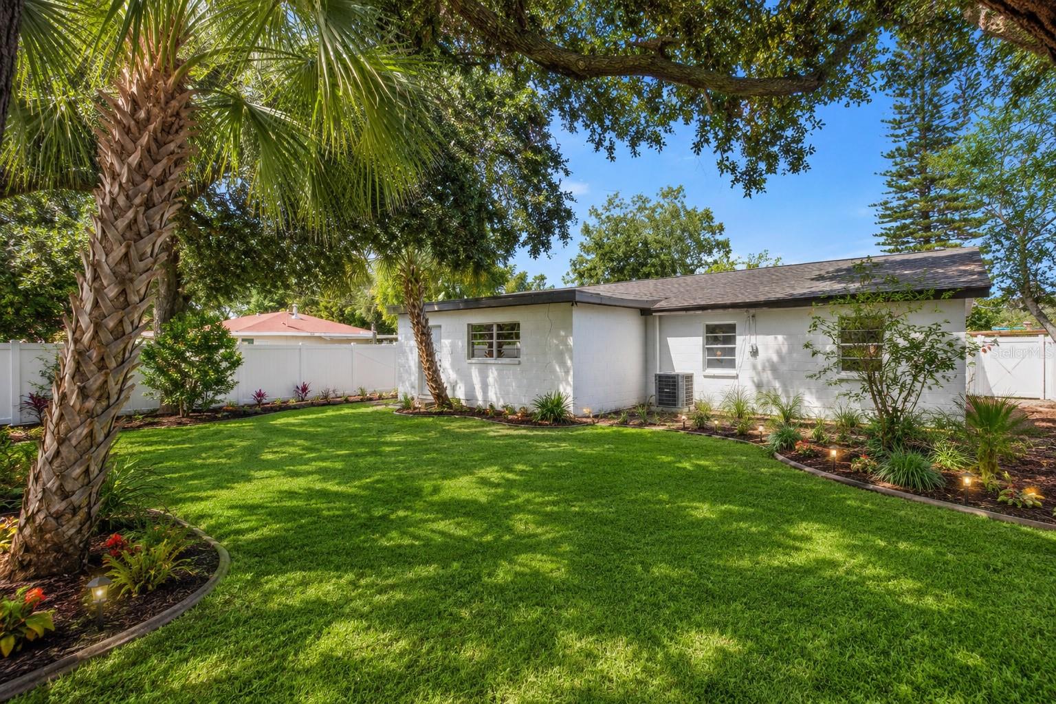 Back Virtually landscaped