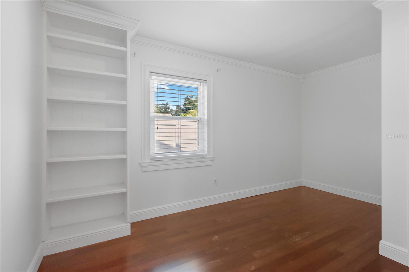 Den/Bedroom
