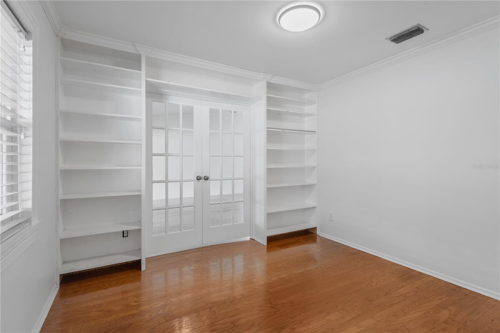 Den/3rd Bedroom