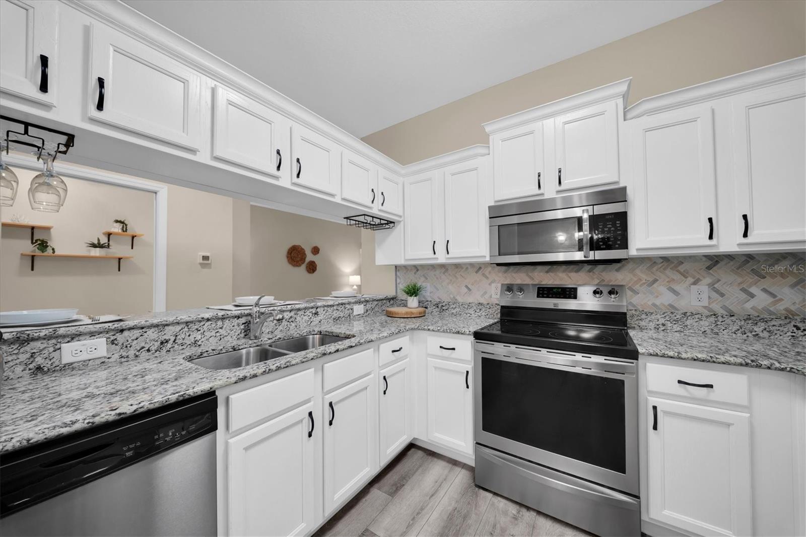 Lovely Kitchen w/Tiled Backsplash, Granite Counters