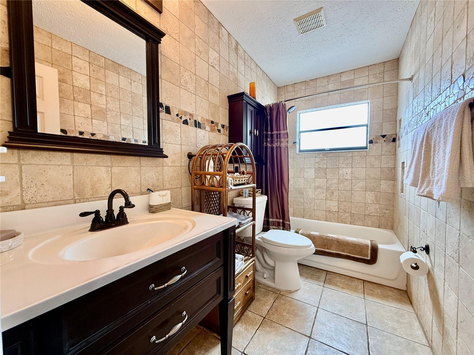 Guest Bathroom 2