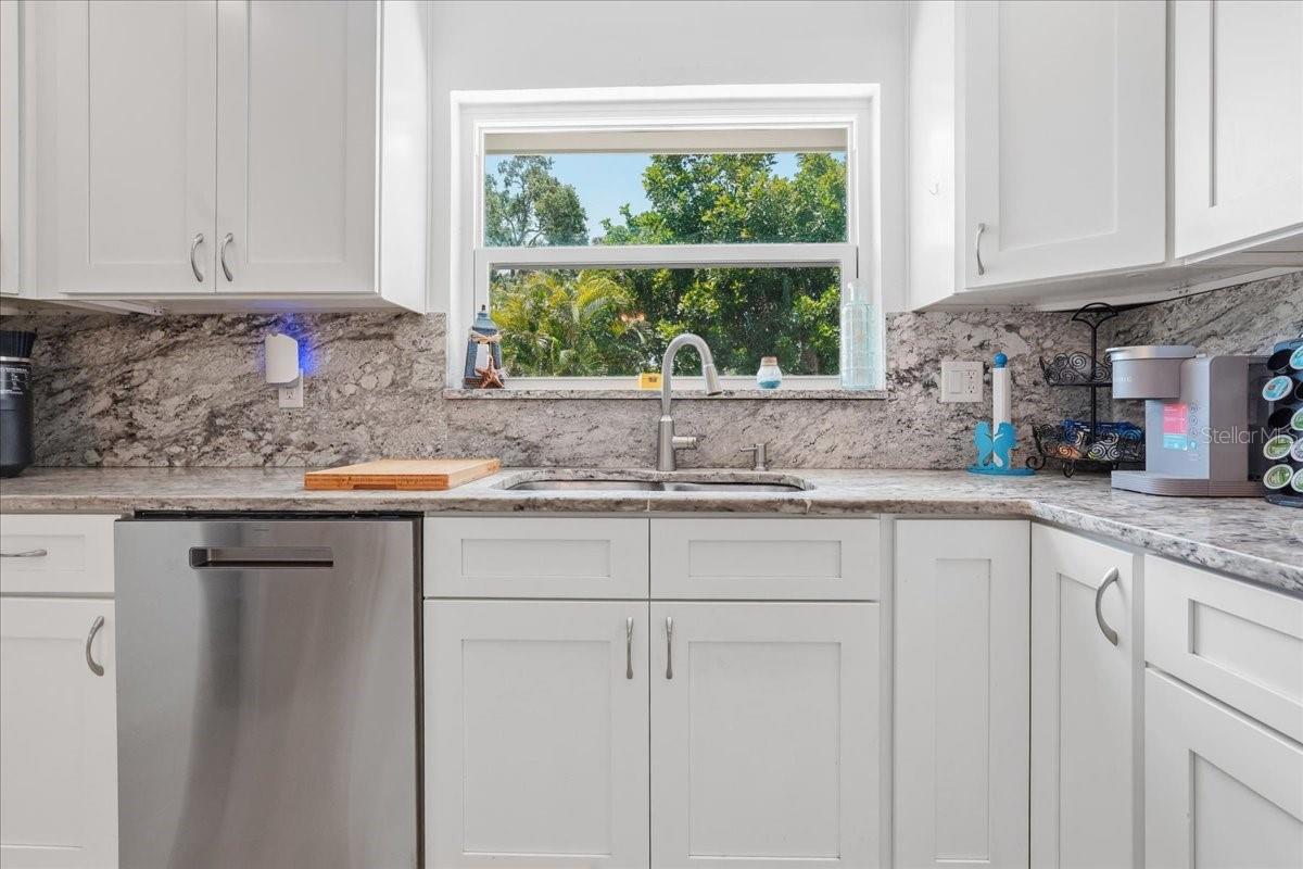Granite Backsplash & Countertops