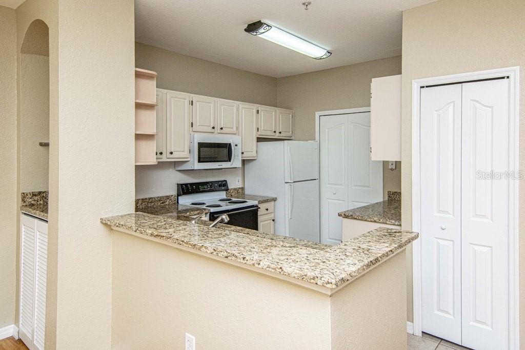 Kitchen with Breakfast Bar
