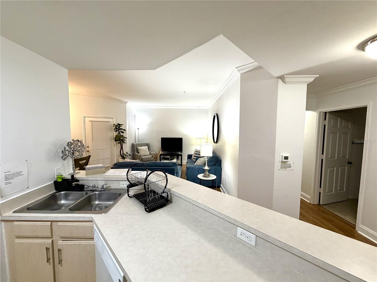 TB8525644