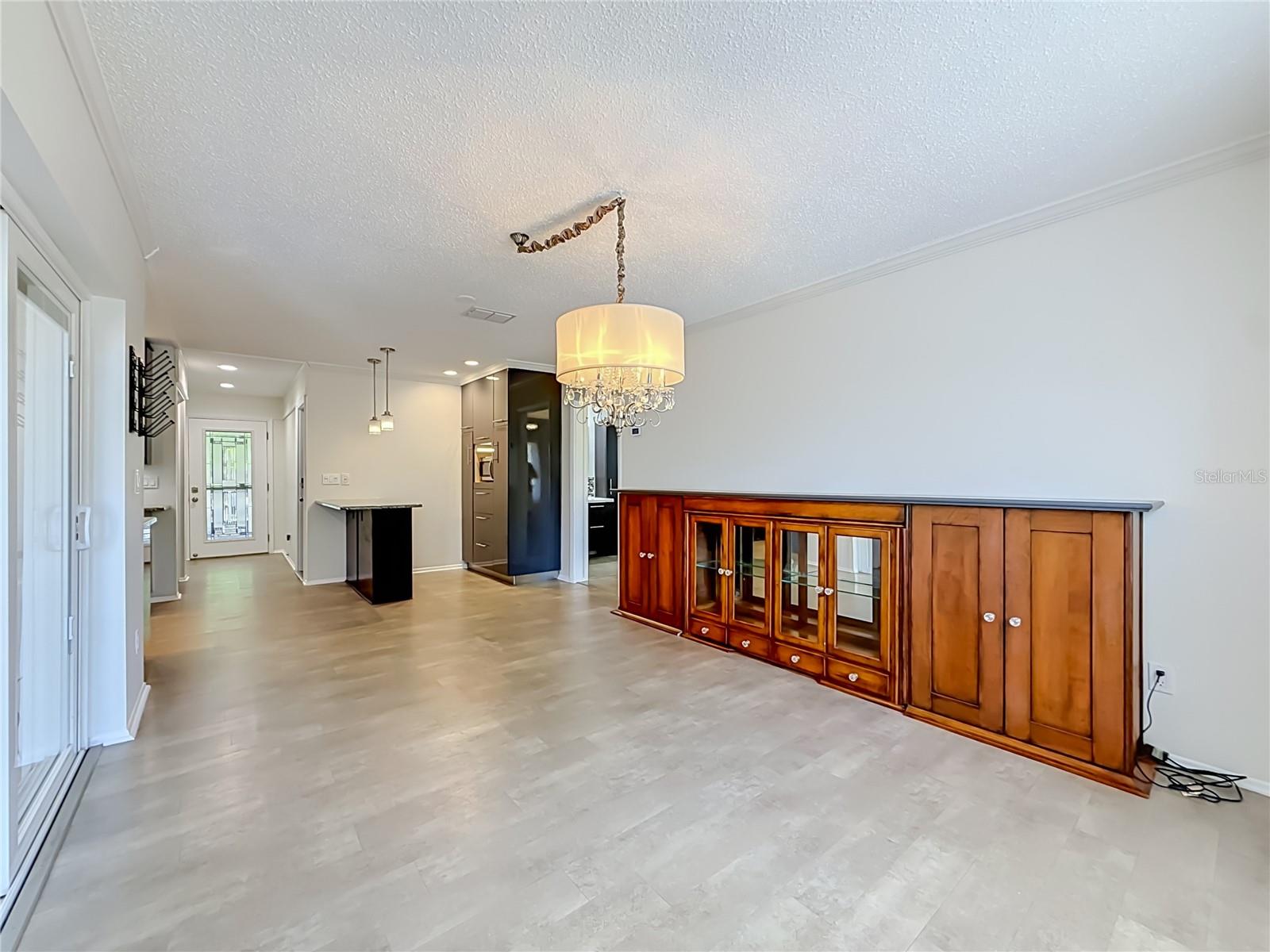 Family Room - Casual Eating