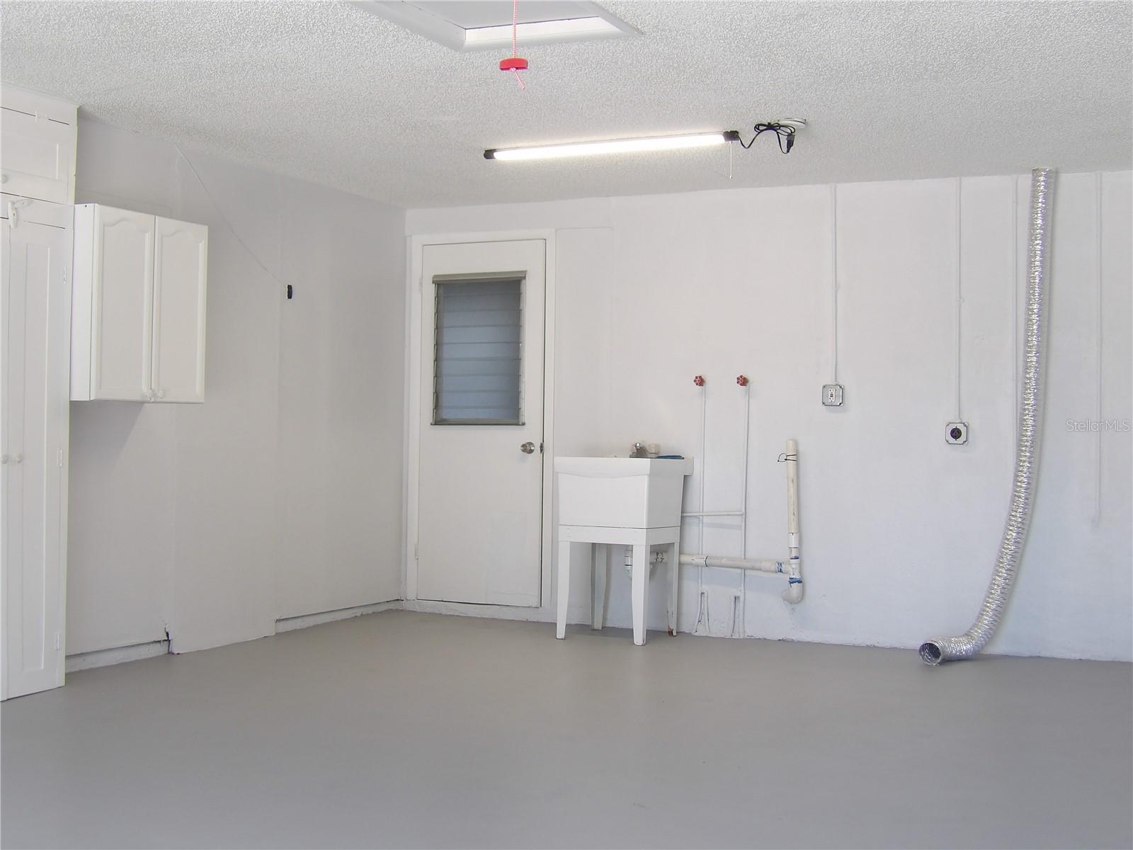 Garage laundry hook ups Washer, dryer and sink