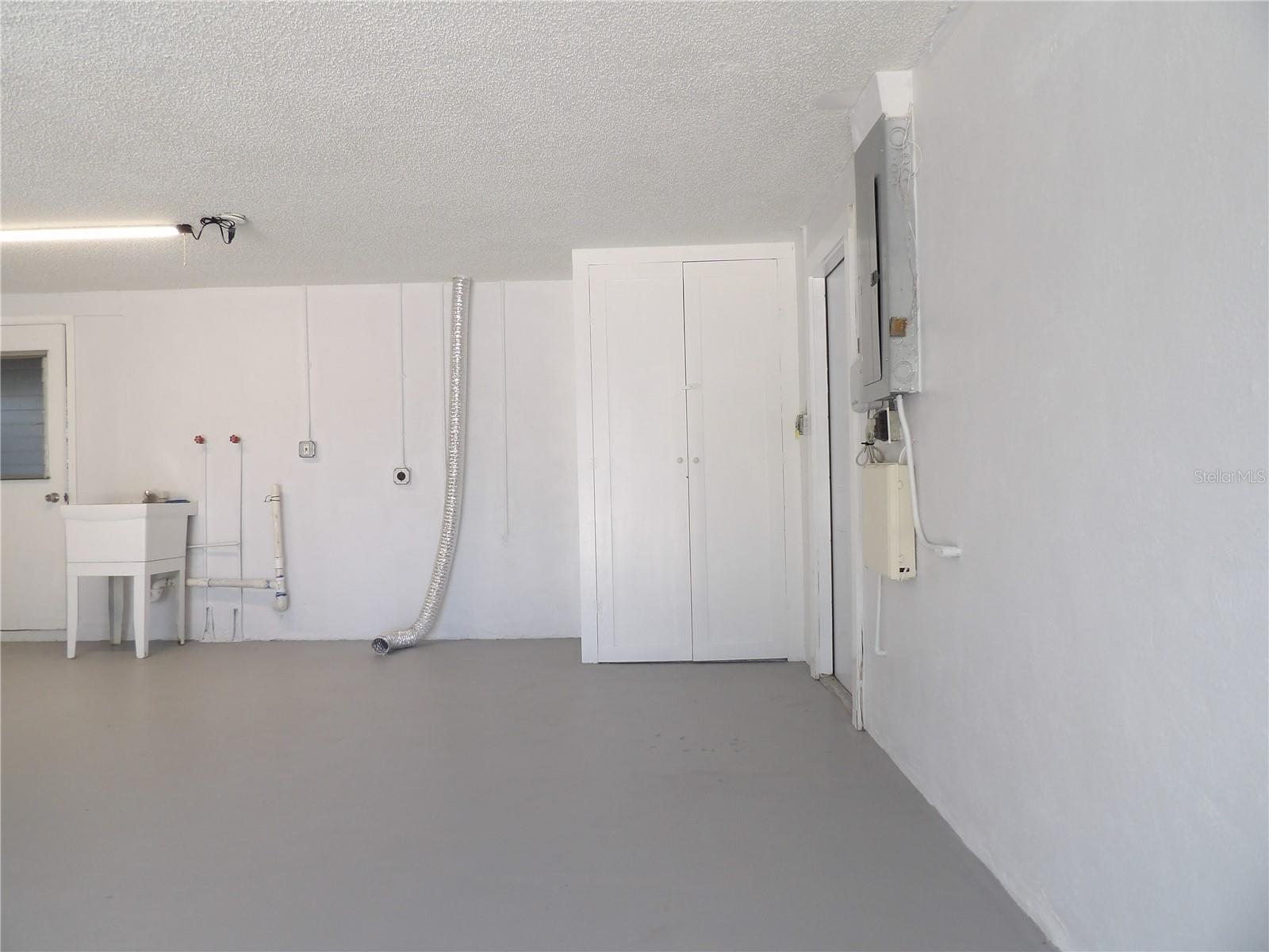 Garage laundry hook ups Washer, dryer and sink