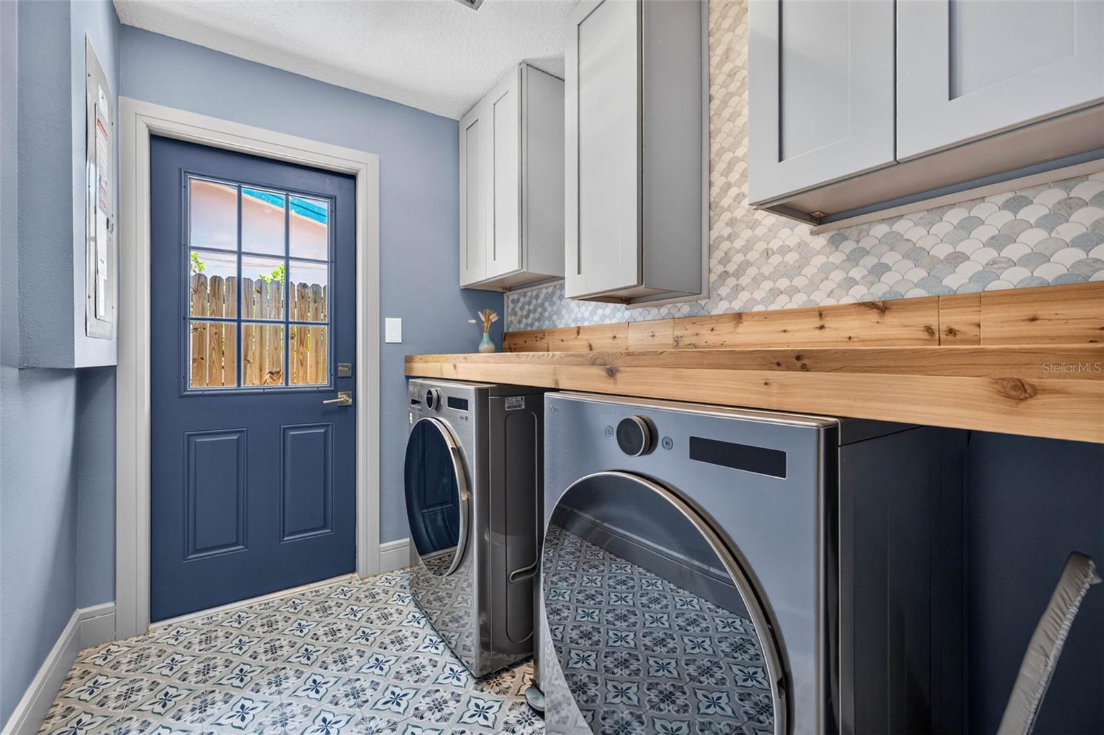 Indoor Oversized Laundry Room