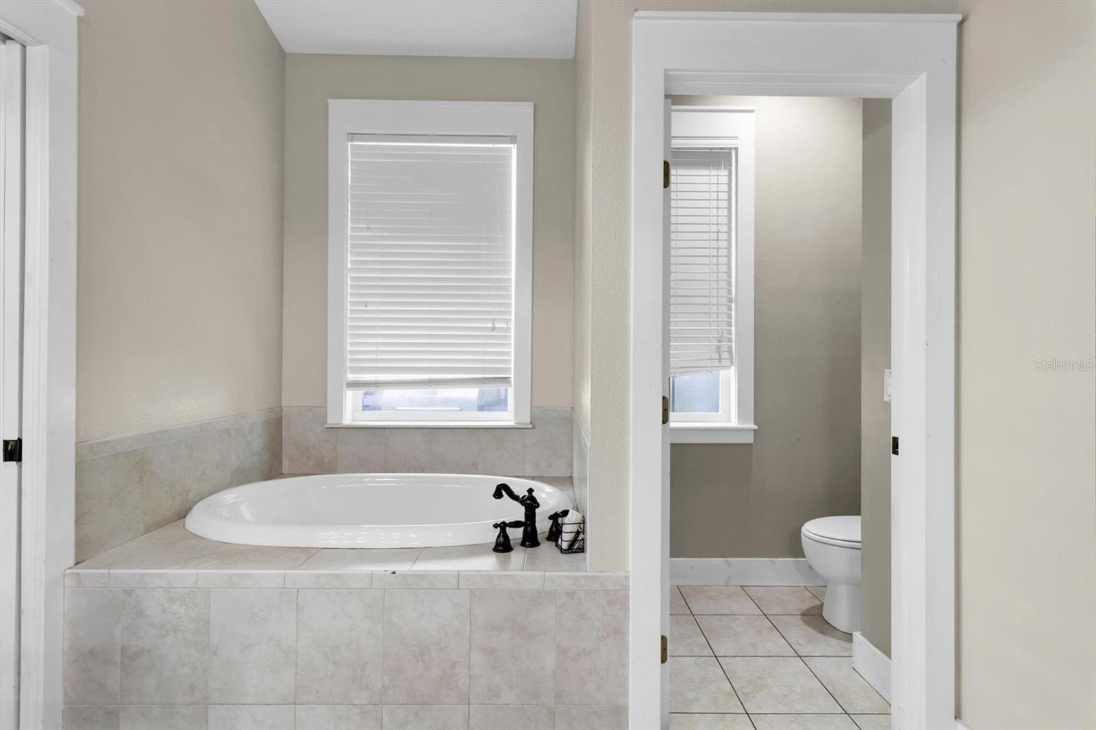 soaking tub