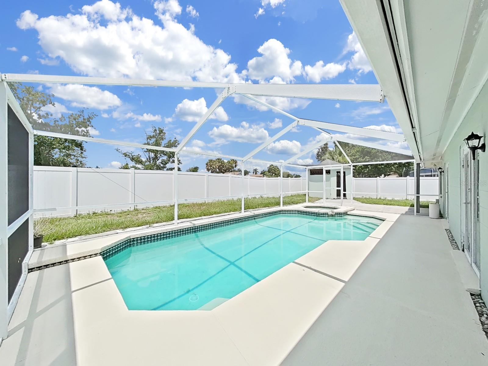 TB8525716