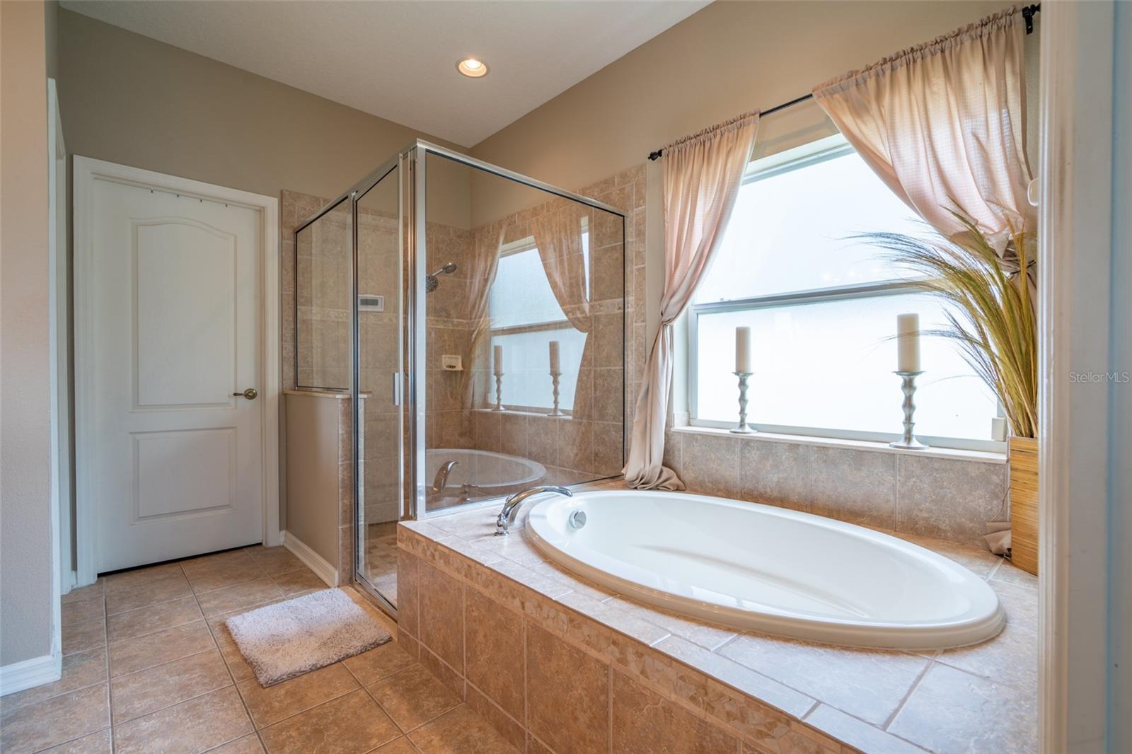 GARDEN TUB, SEPARATE SHOWER
