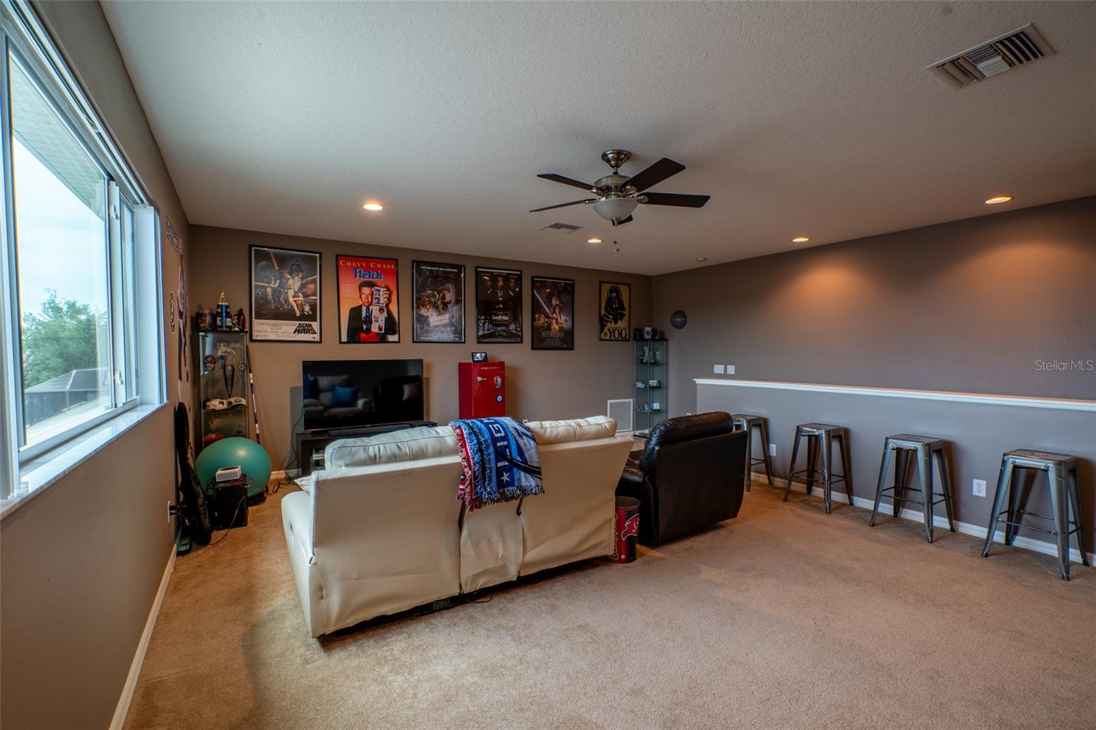 SO MANY OPTIONS FOR THIS ROOM