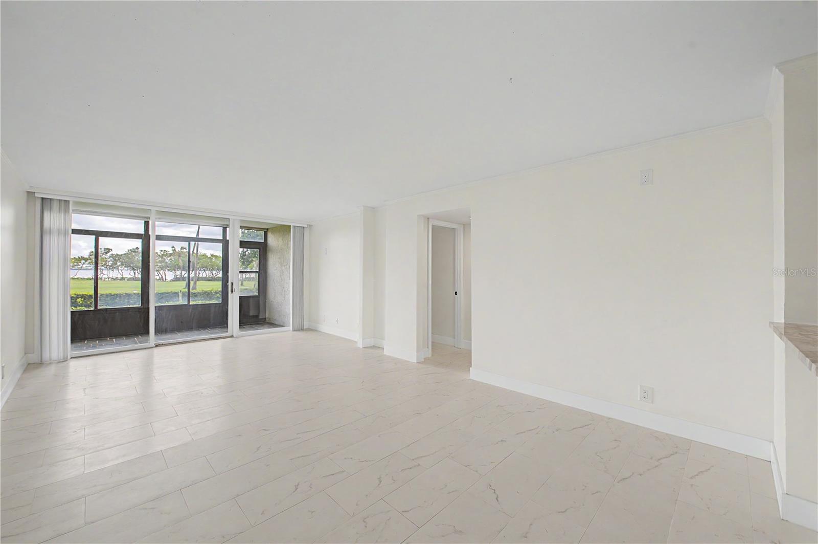 TB8525745
