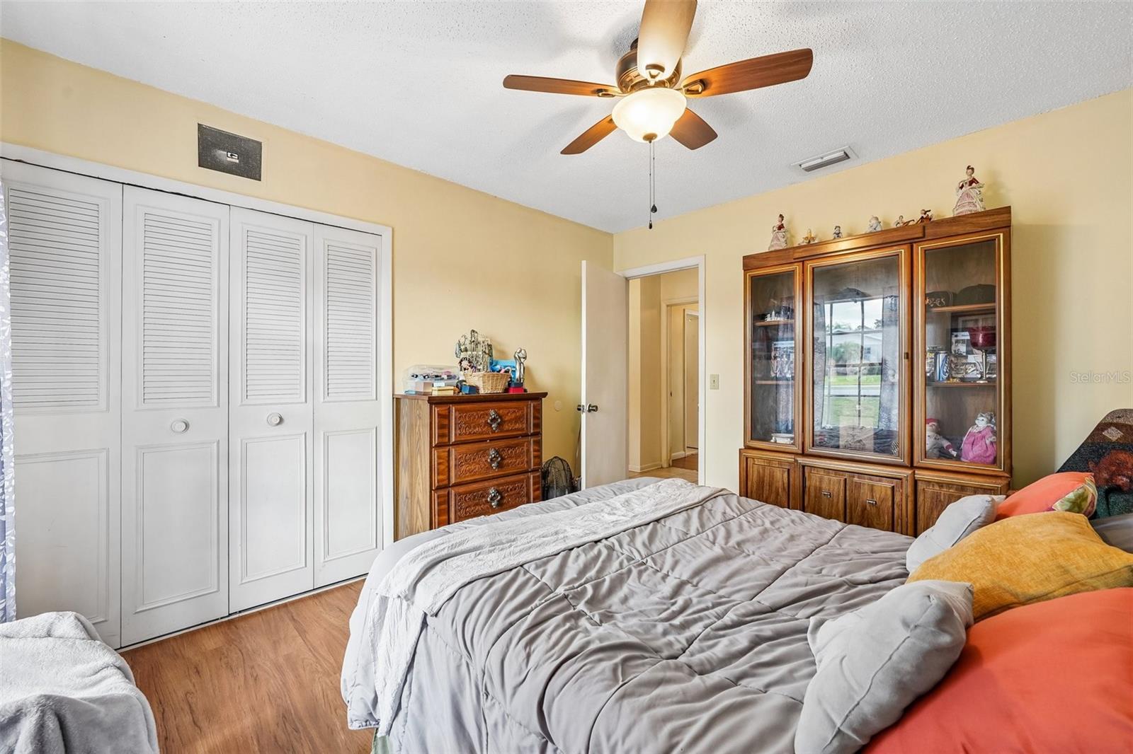 2nd bedroom