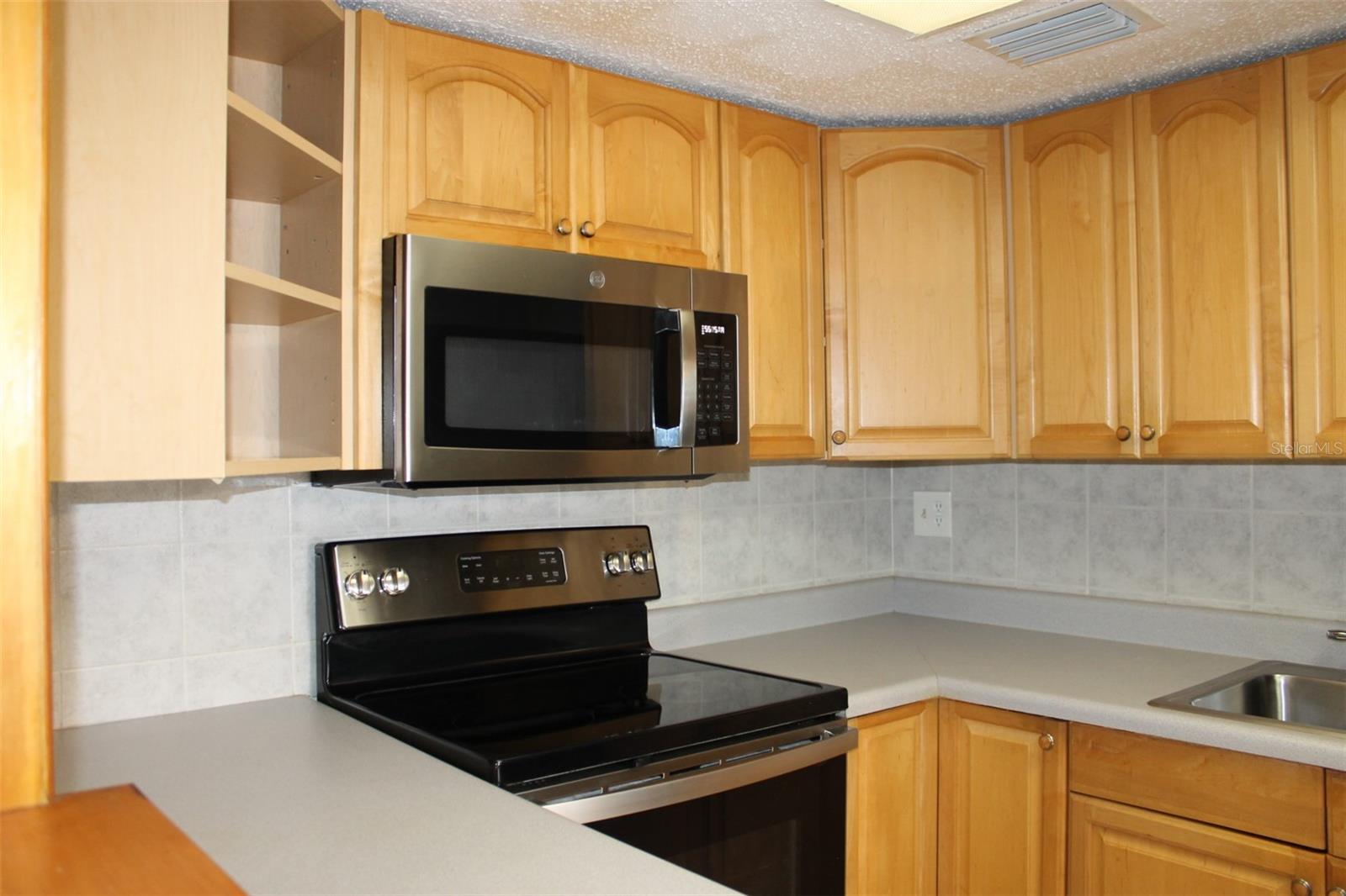 Kitchen - newer appliances
