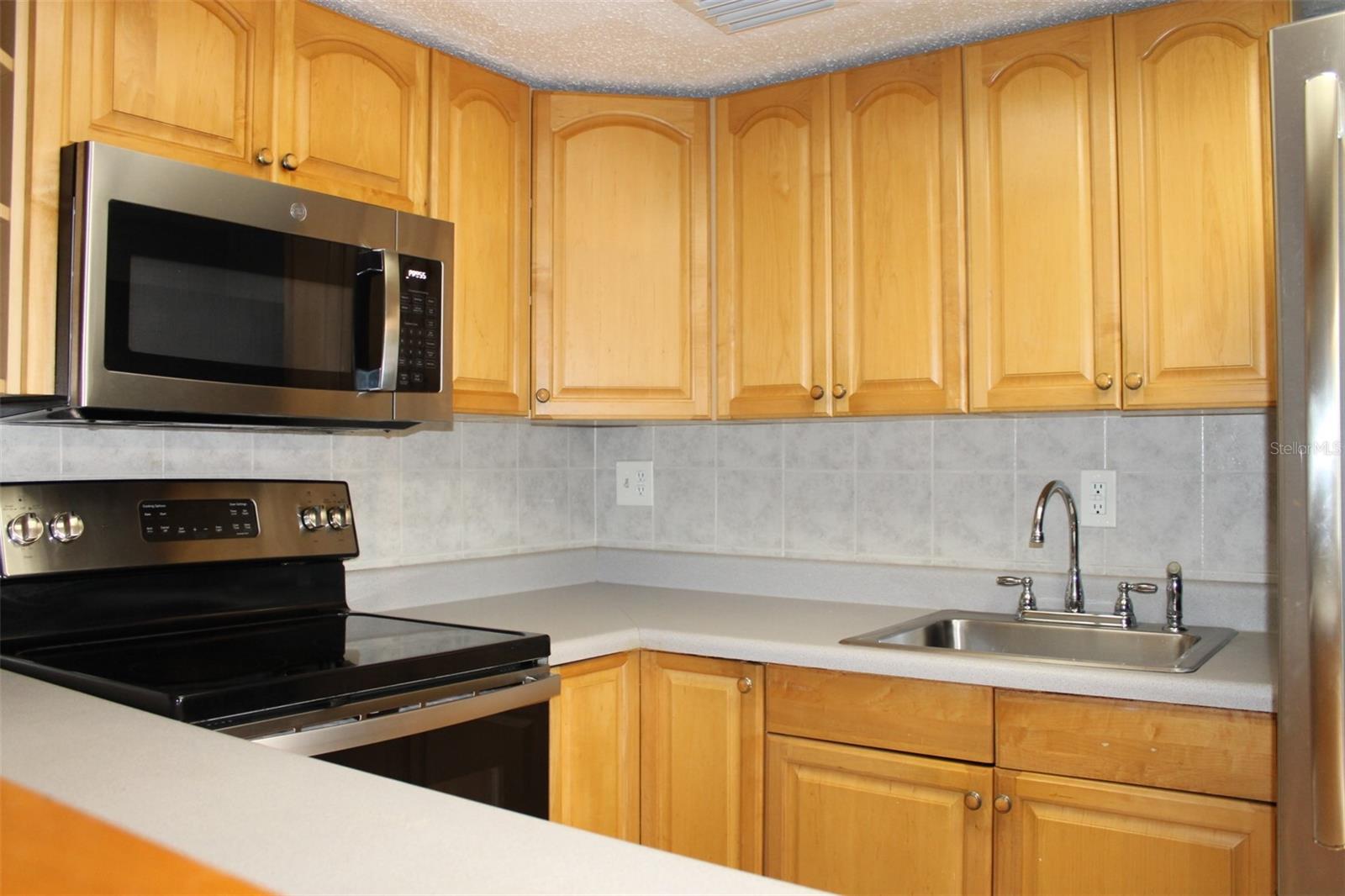 Kitchen - newer appliances