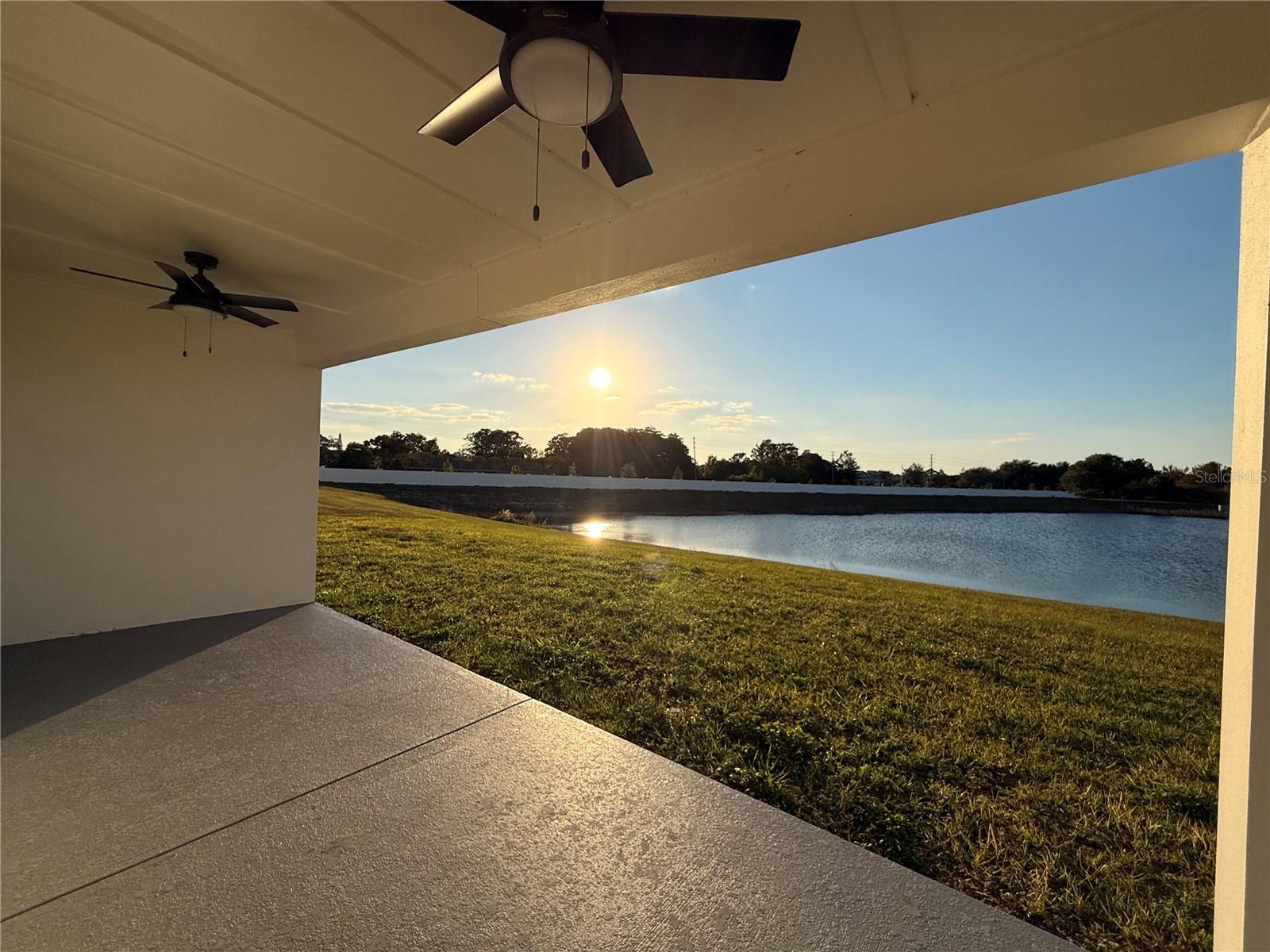Rear Lanai Water View