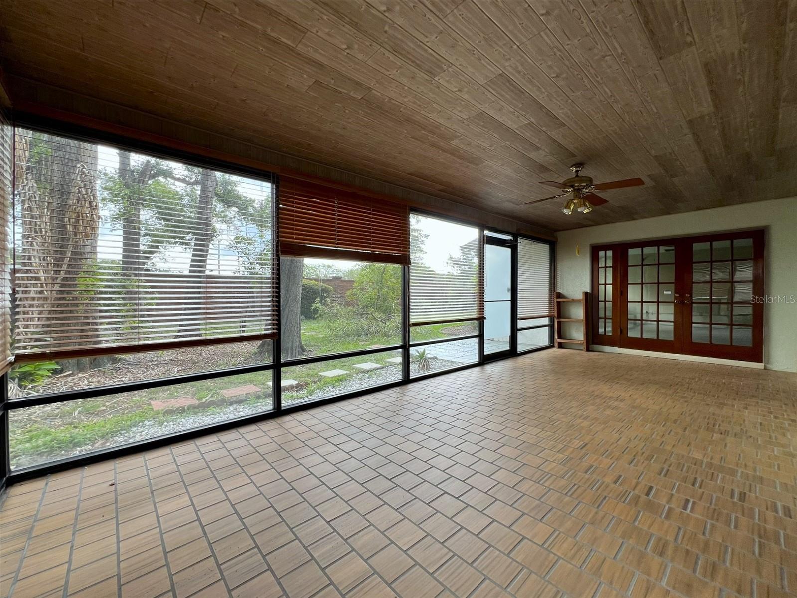 spacious tiled 4 season patio