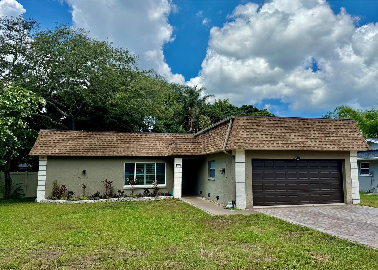 1011 Winding Oaks