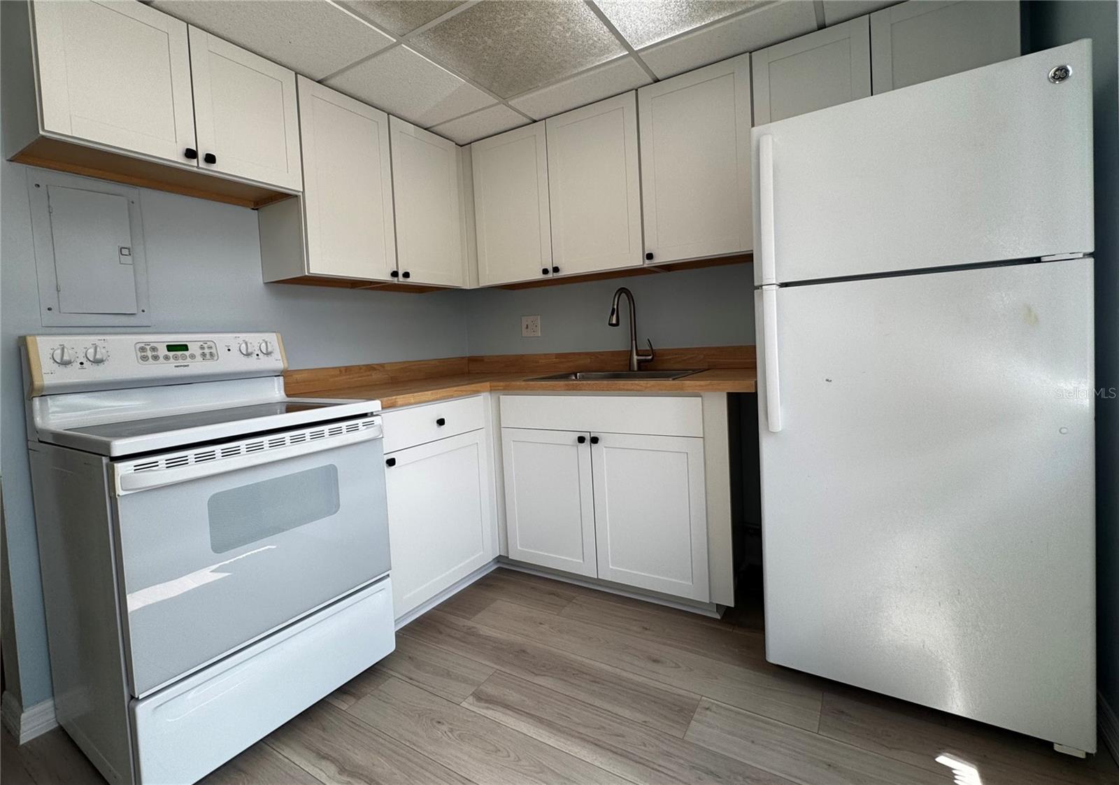 TB8525956