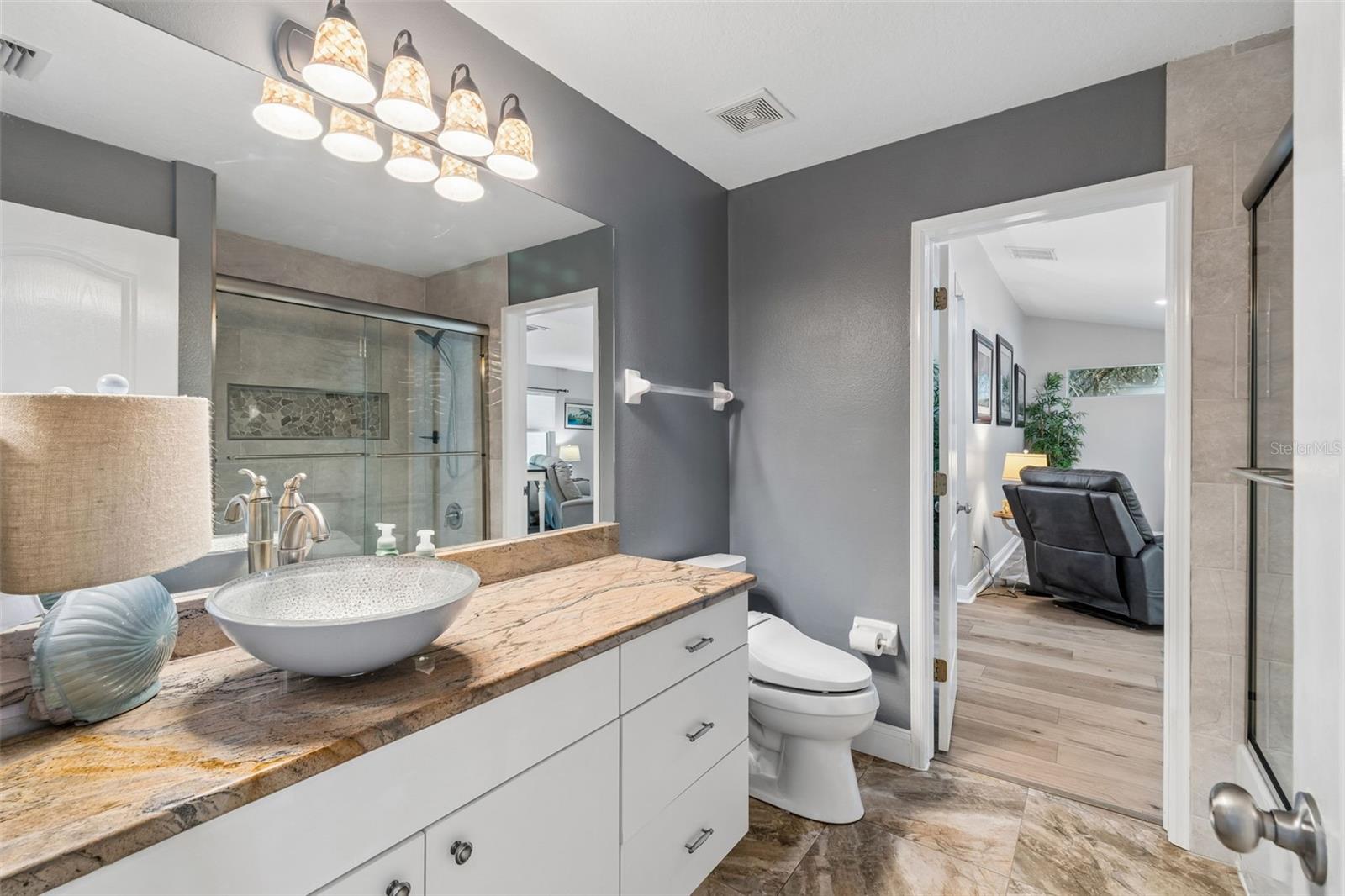 Beautifully updated guest bath!