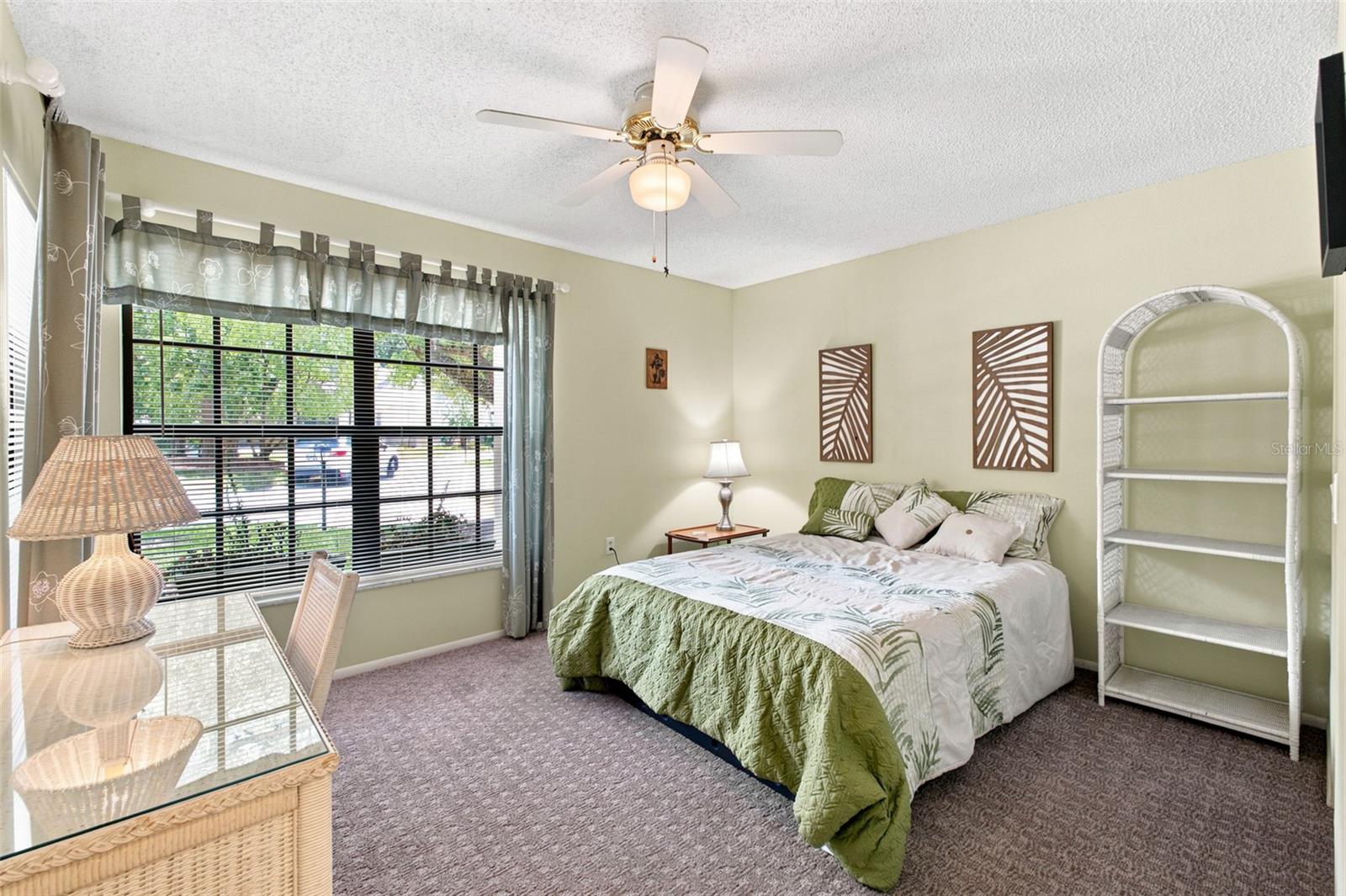 Guest bedroom.