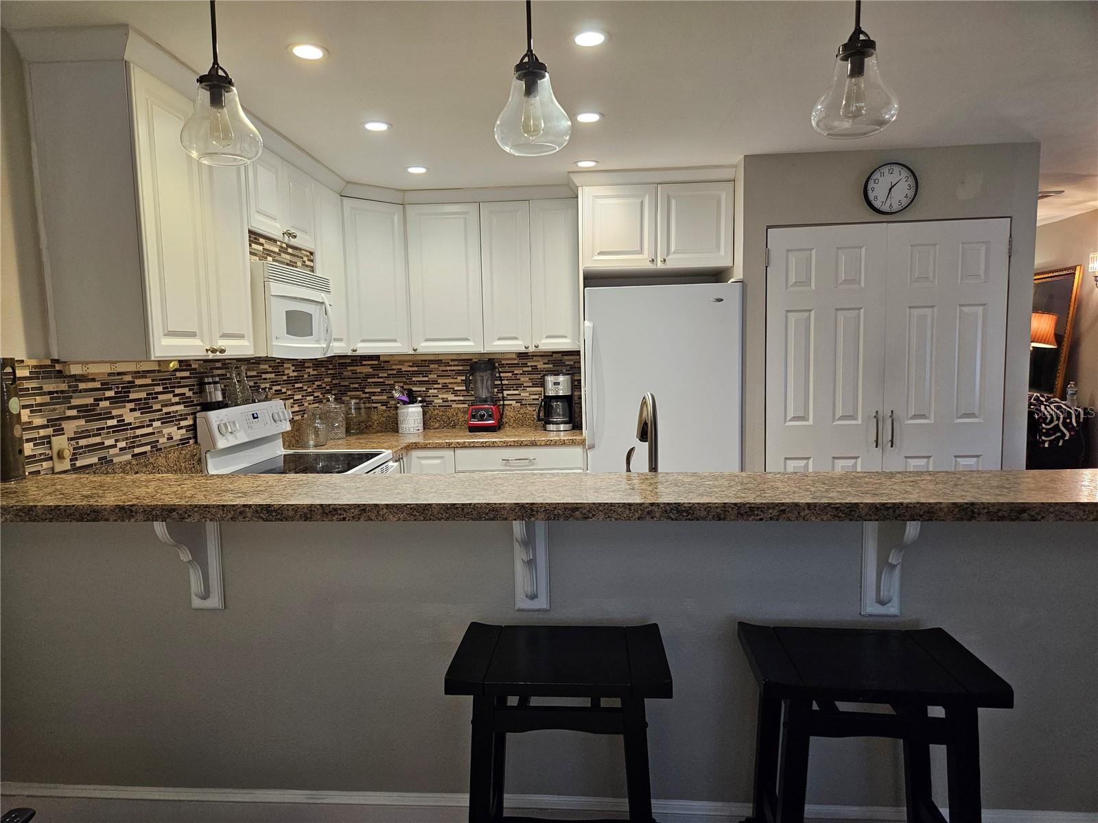 Breakfast bar