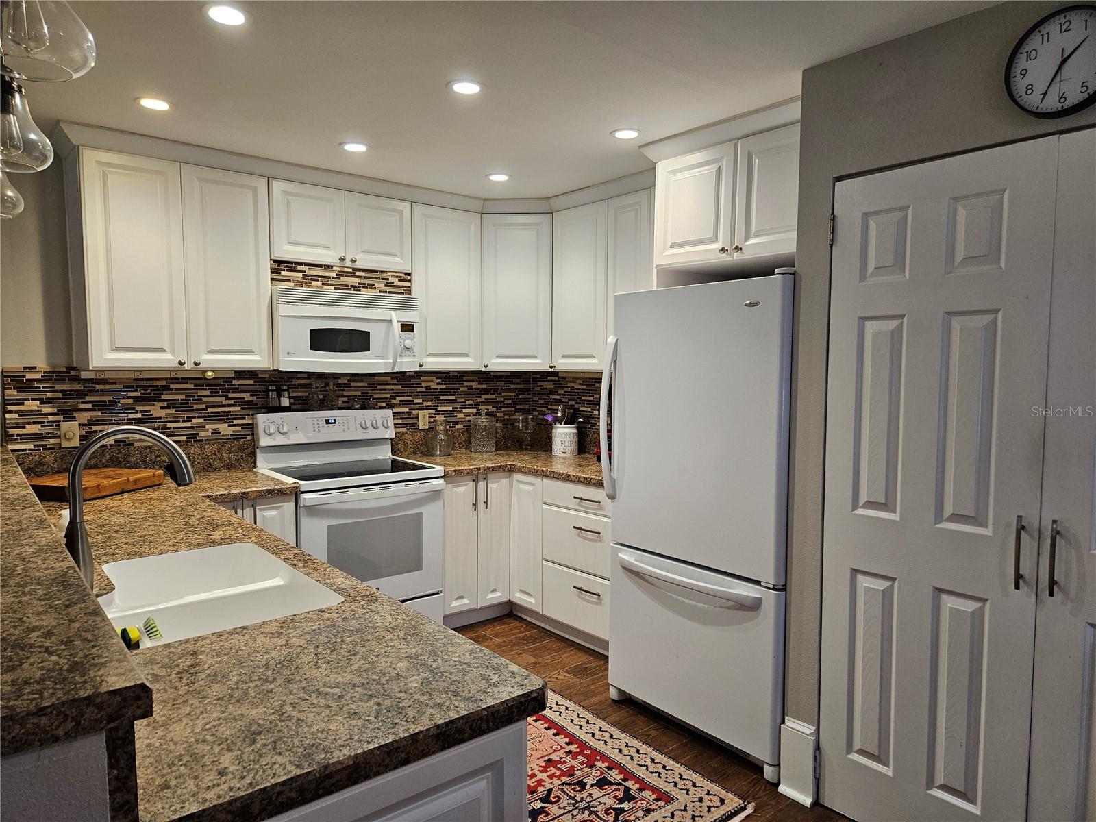 Kitchen & Laundry room