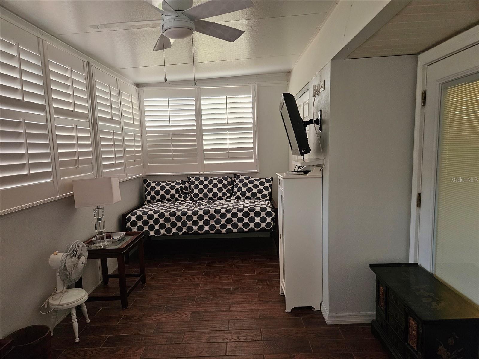 2nd bedroom