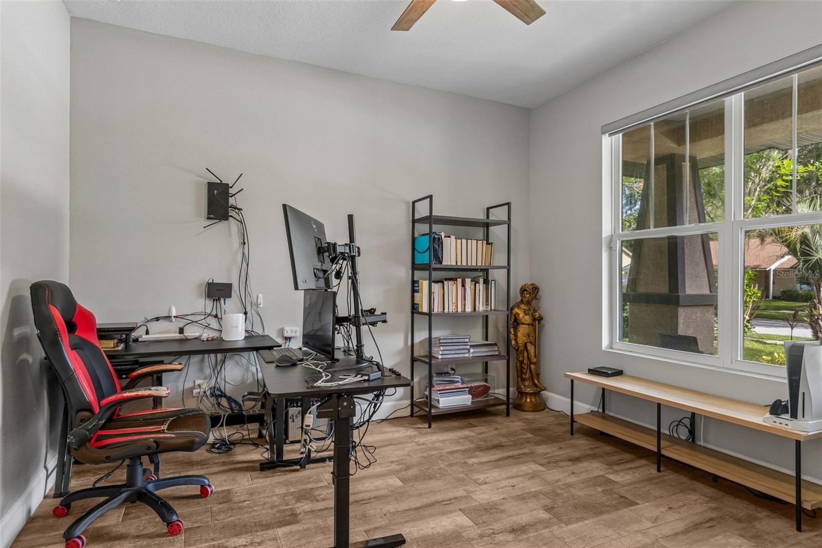Bedroom 1/Office (first floor)