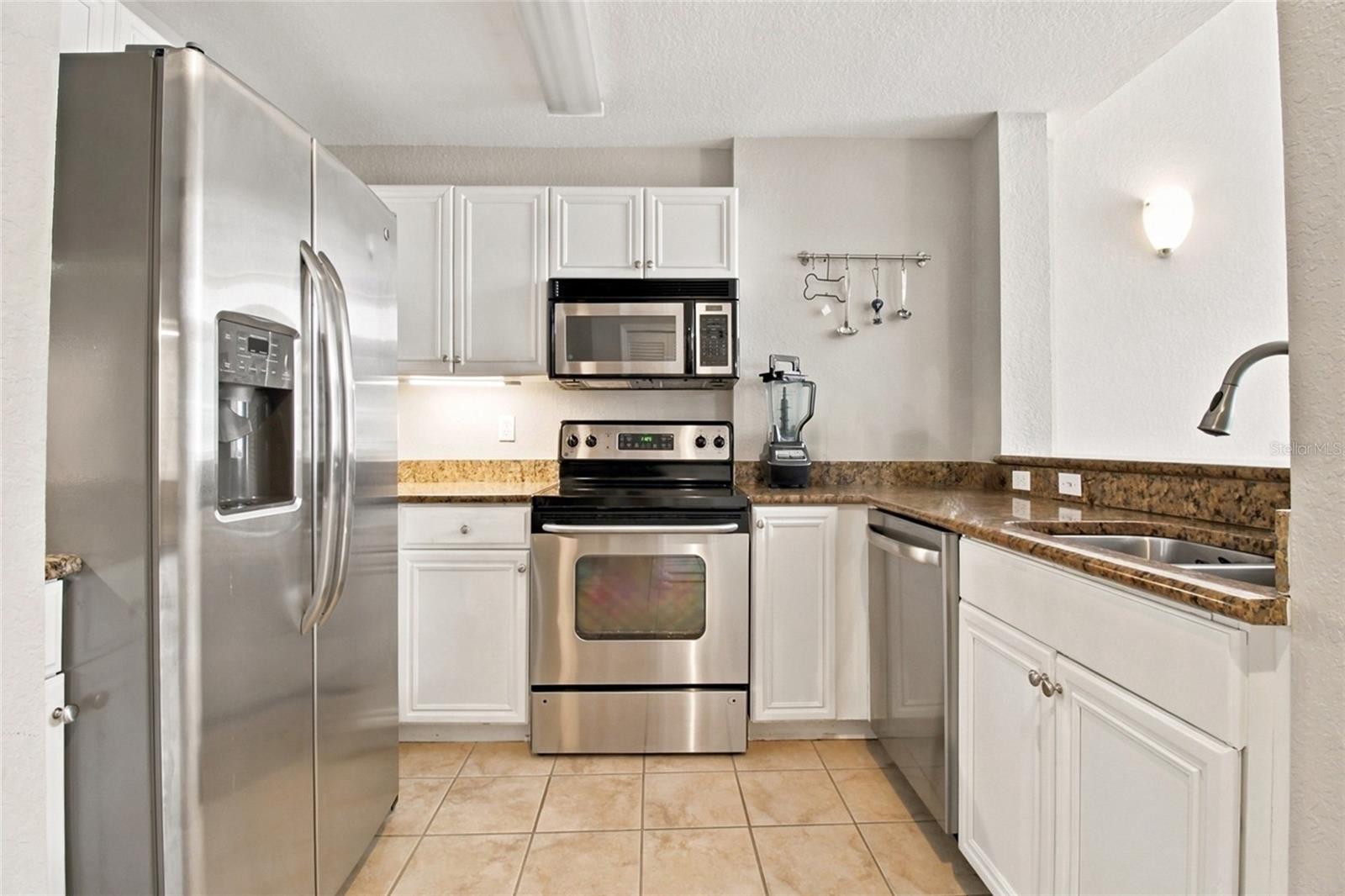 Upgraded Kitchen w/ granite countertops & stainless steel appliances