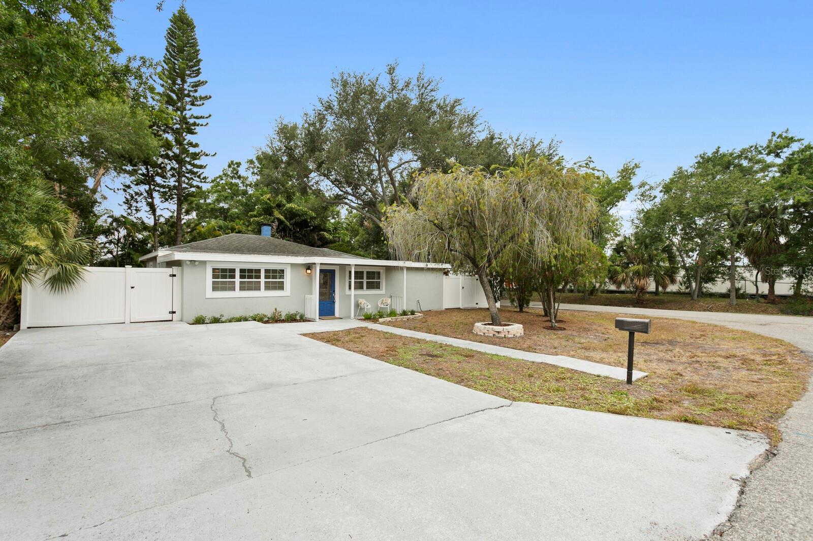 OVERSIZED CORNER LOT