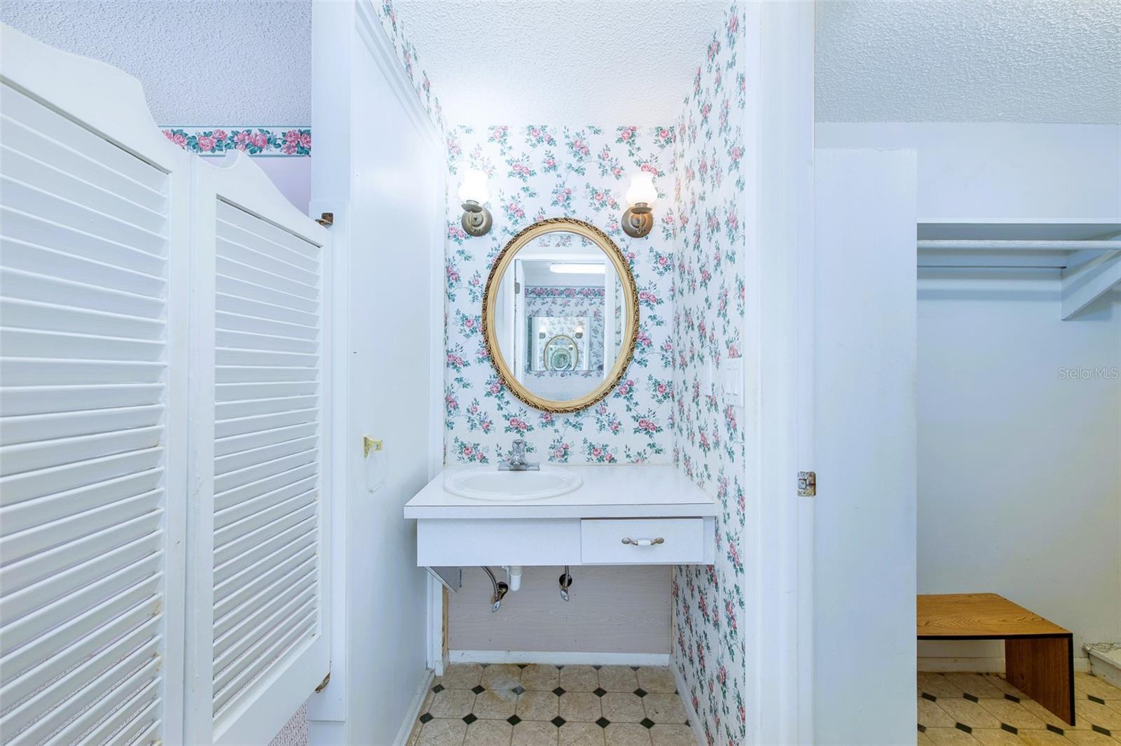 PRIMARY EXTRA SINK AREA