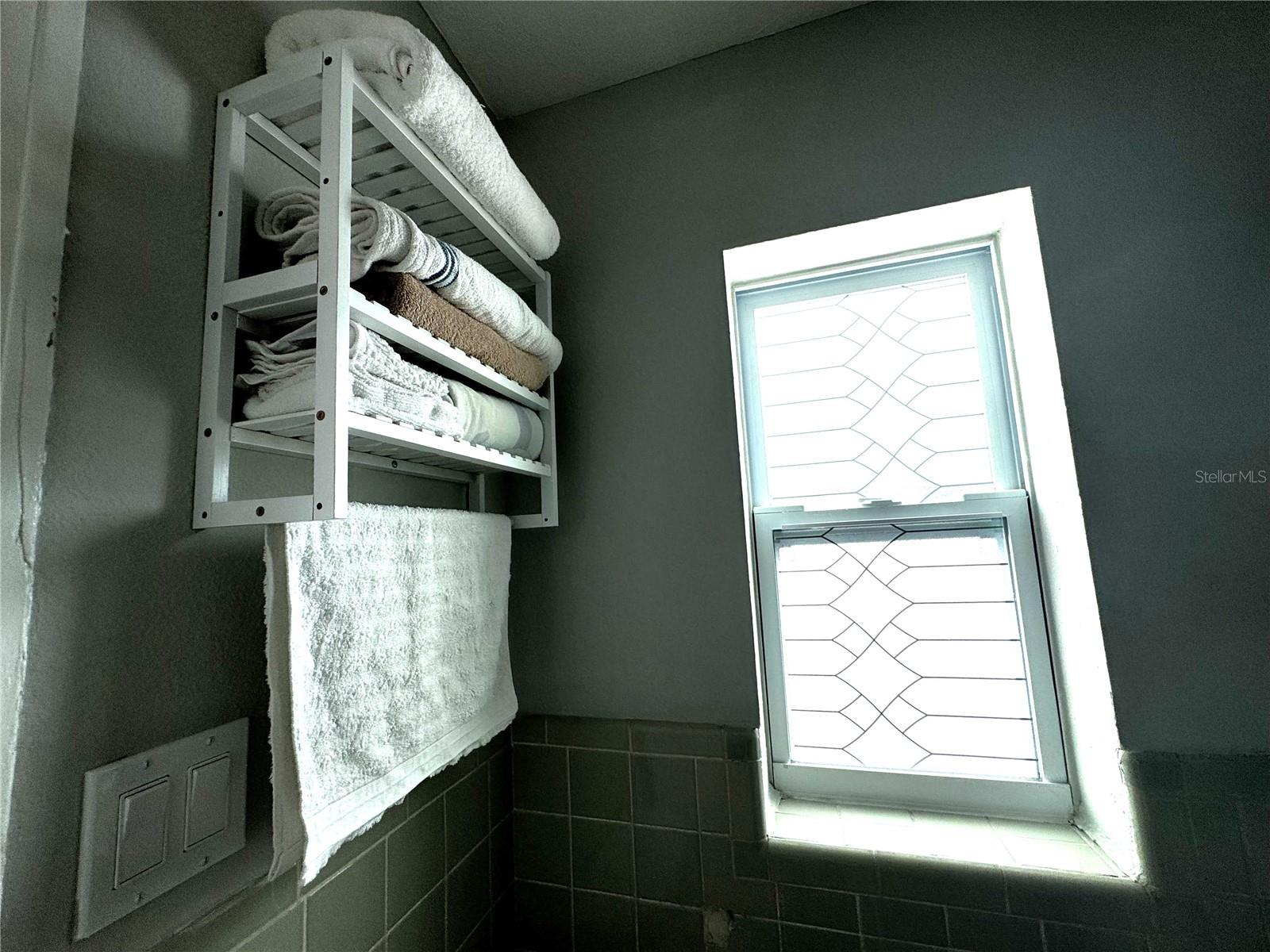 Towel rack