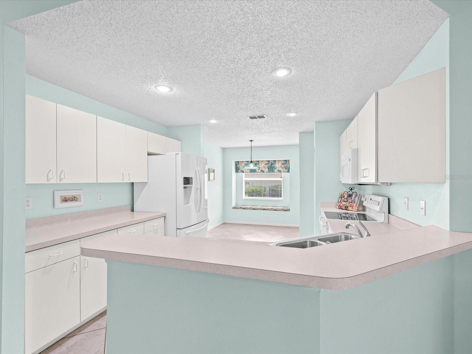 Kitchen with Breakfast Bar