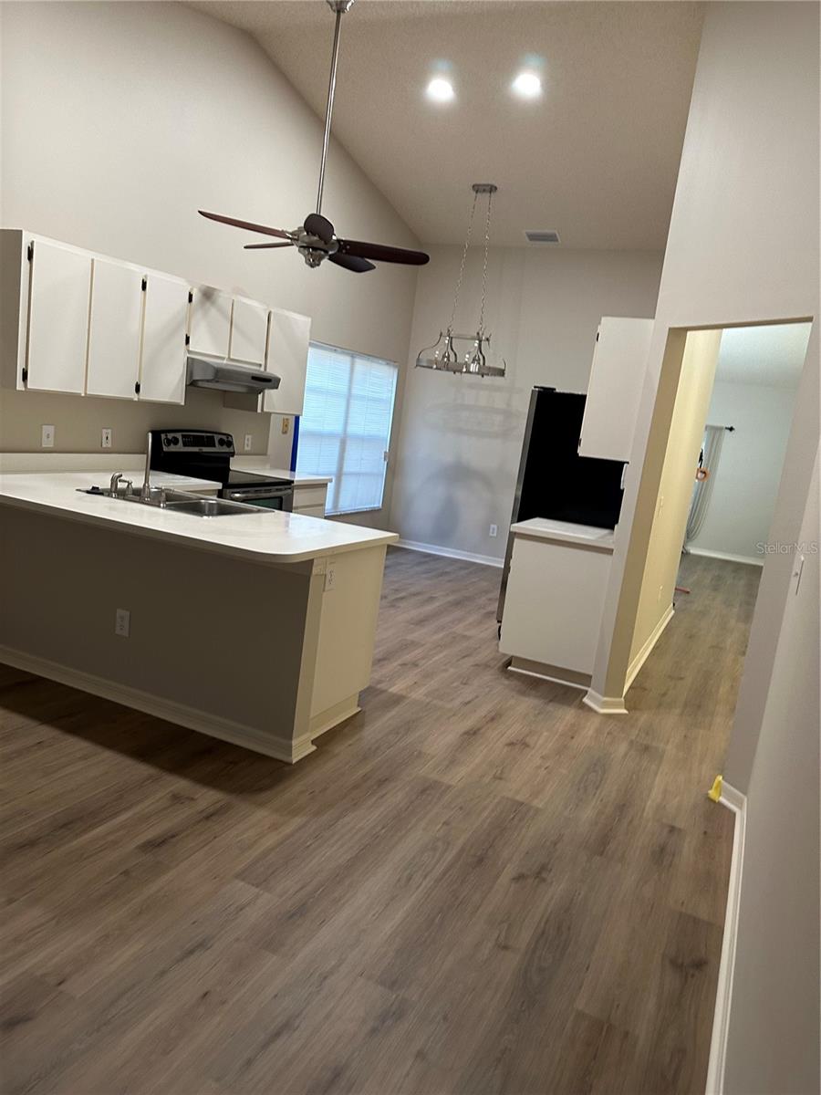 TB8526049