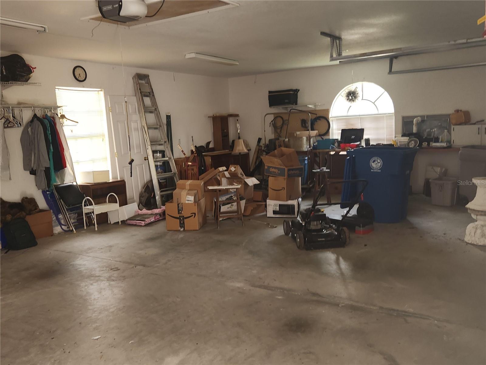garage interior 3 car