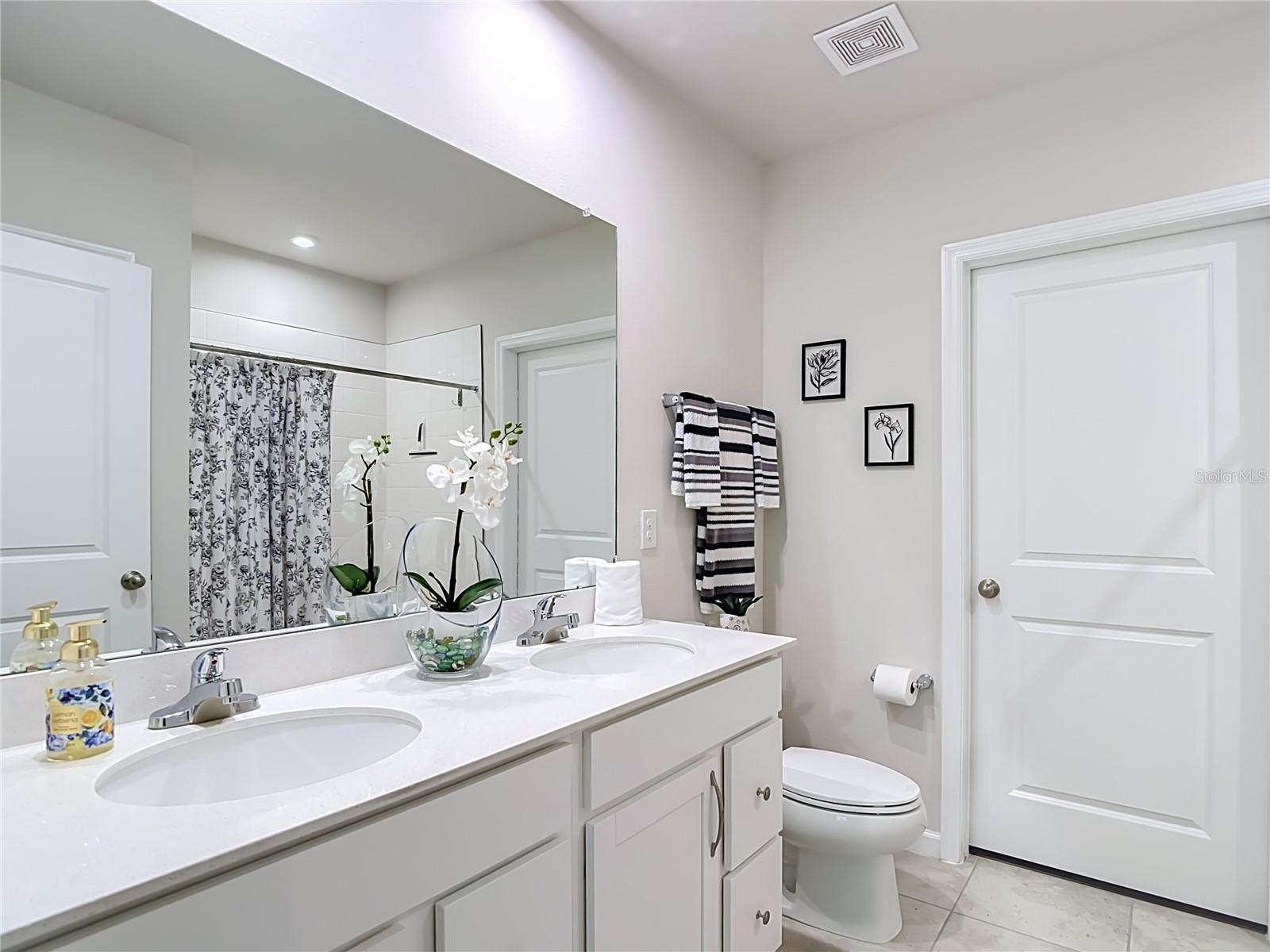 Primary Bathroom w/Dual Sinks & Walk-In Shower