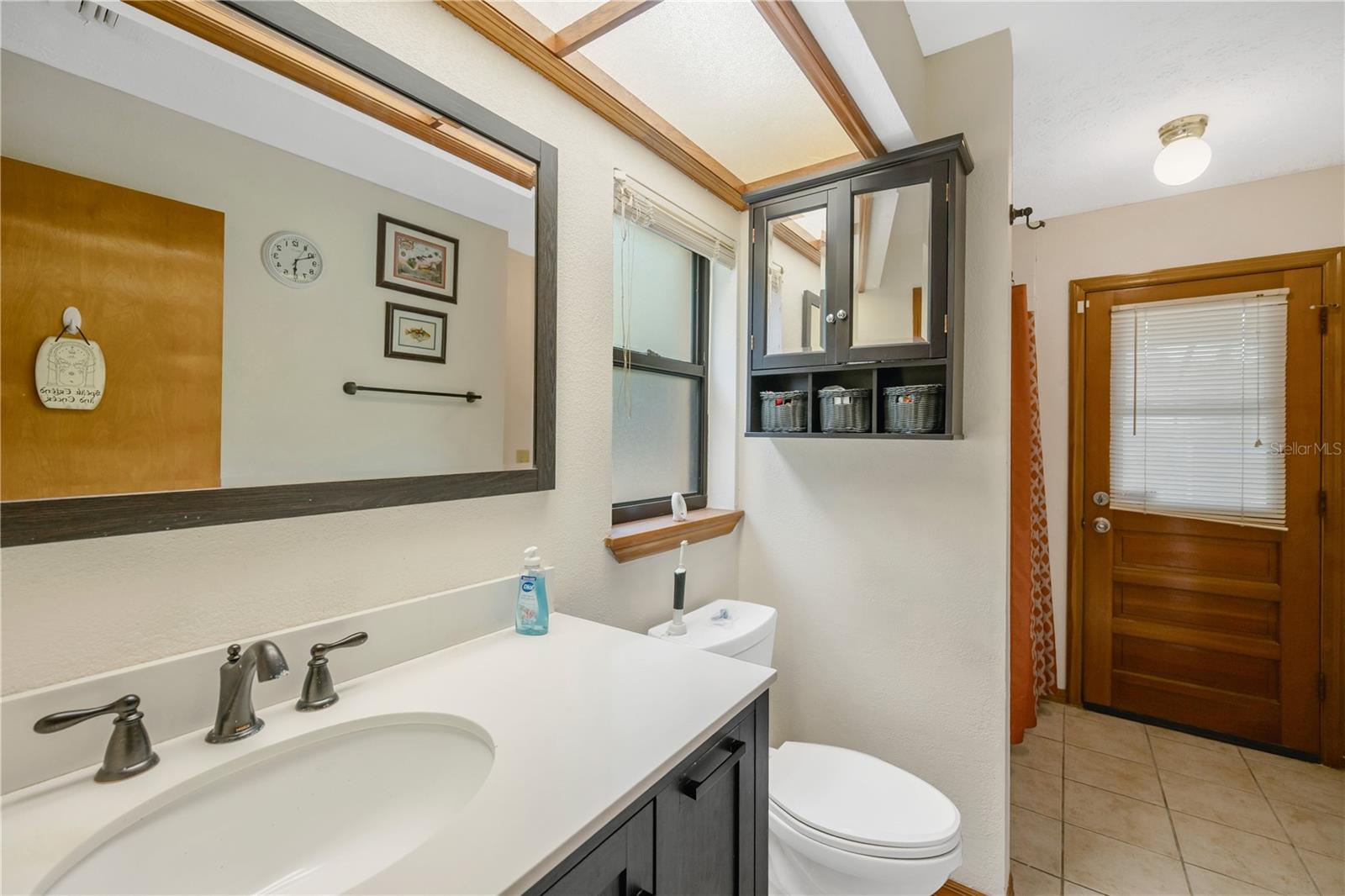 Pool bathroom has a tub/shower and is next to the 4th bedroom making this area ideal for an in-law suite, private guest quarters or a teenager's retreat.