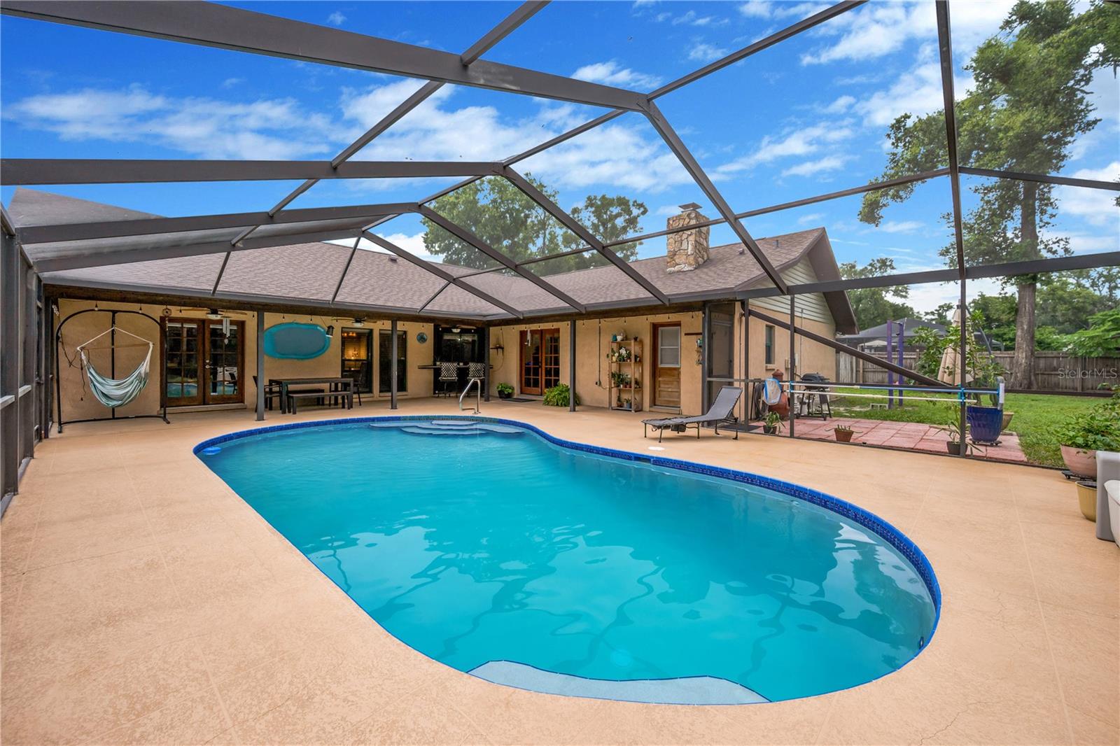 This sparkling pool creates the perfect setting for summer barbecues.