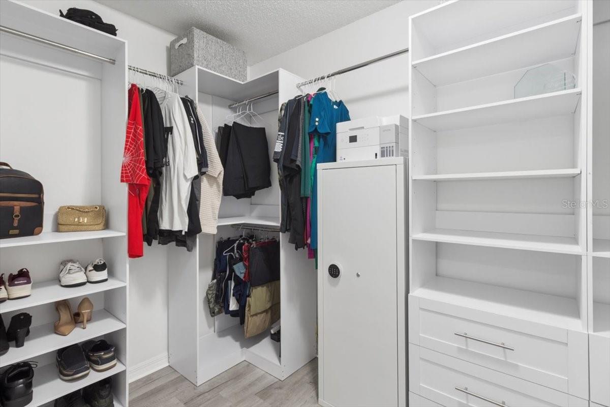 Walk in Closet