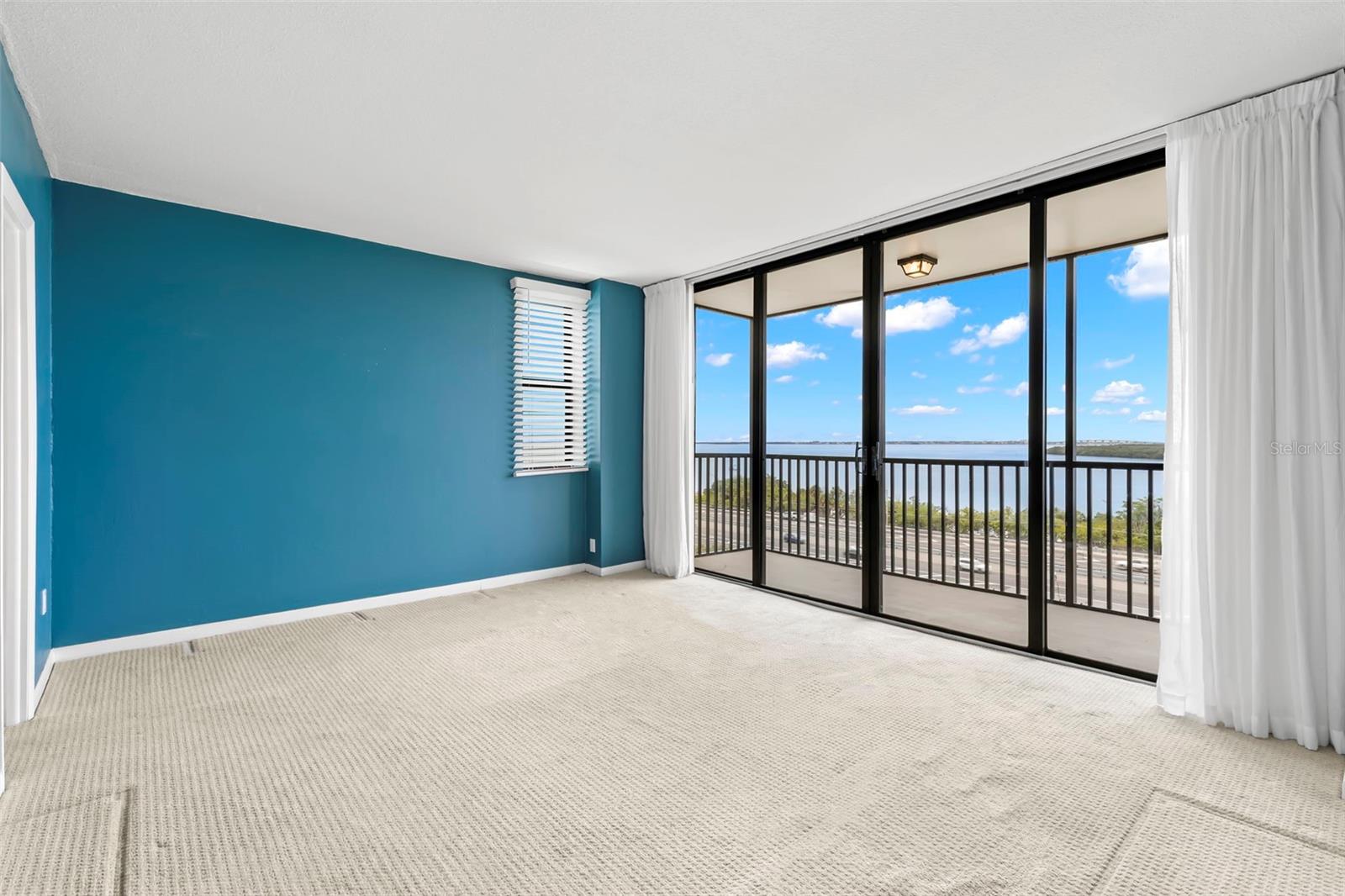 Second bedroom suite