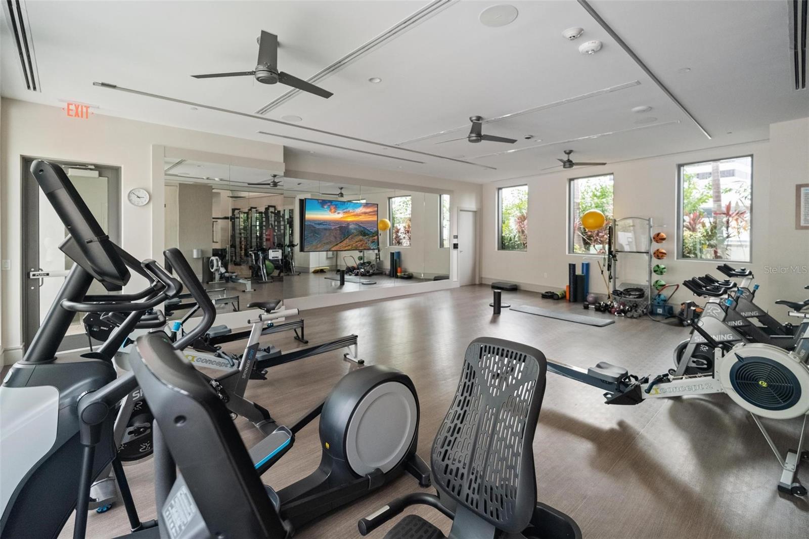 5,000 sq. ft. free-standing Fitness Center overlooking the Resort Deck